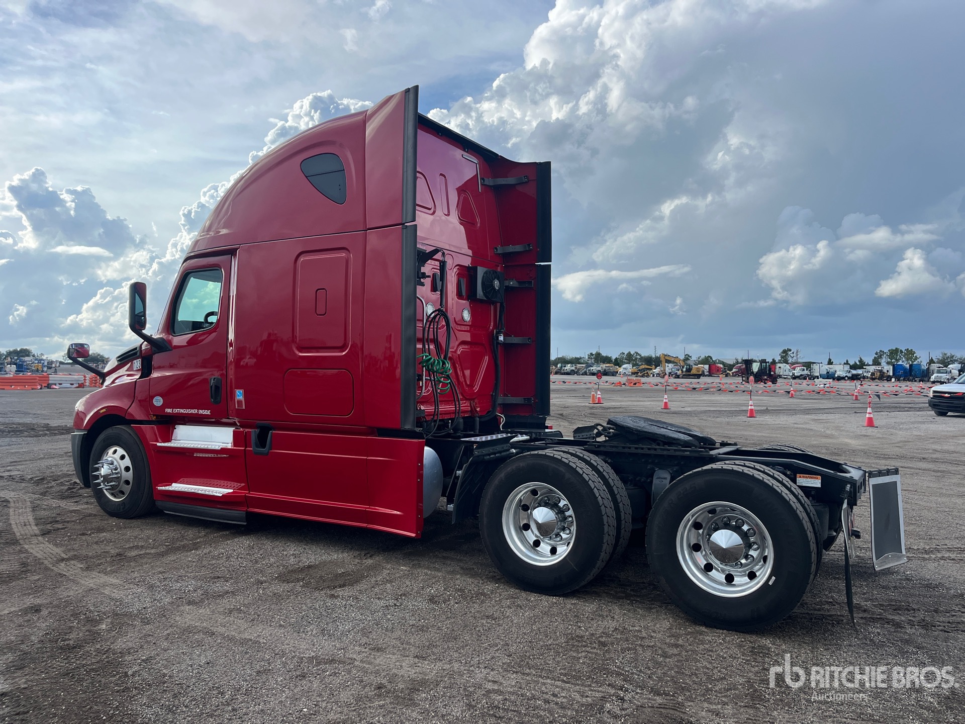 General Appearance with Bild, Ecke hinten links