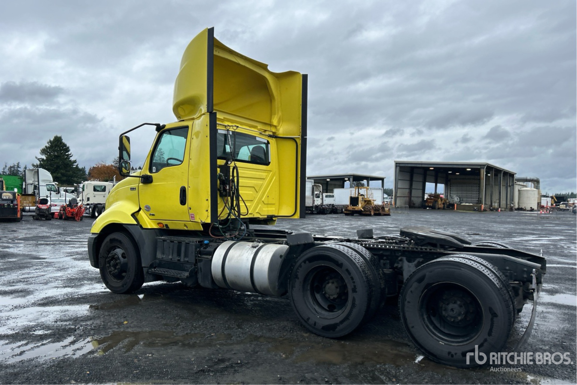 General Appearance with Foto, angolo posteriore sinistro