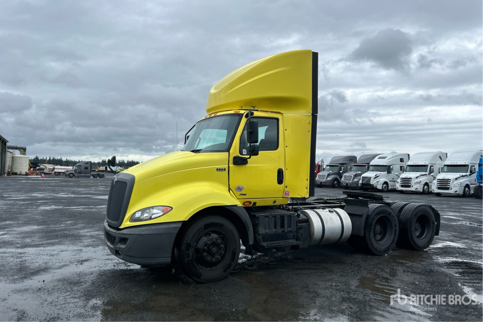 General Appearance with Foto, angolo anteriore sinistro