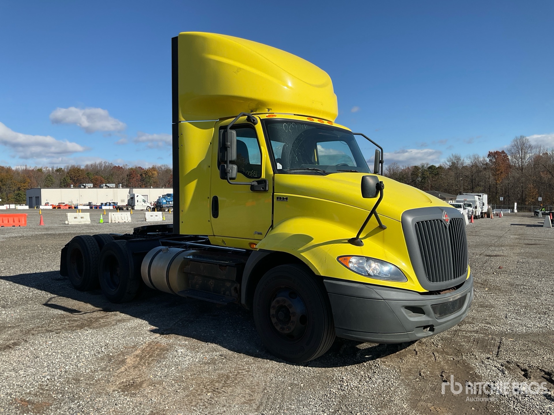 Aspect général with Image, coin avant droit