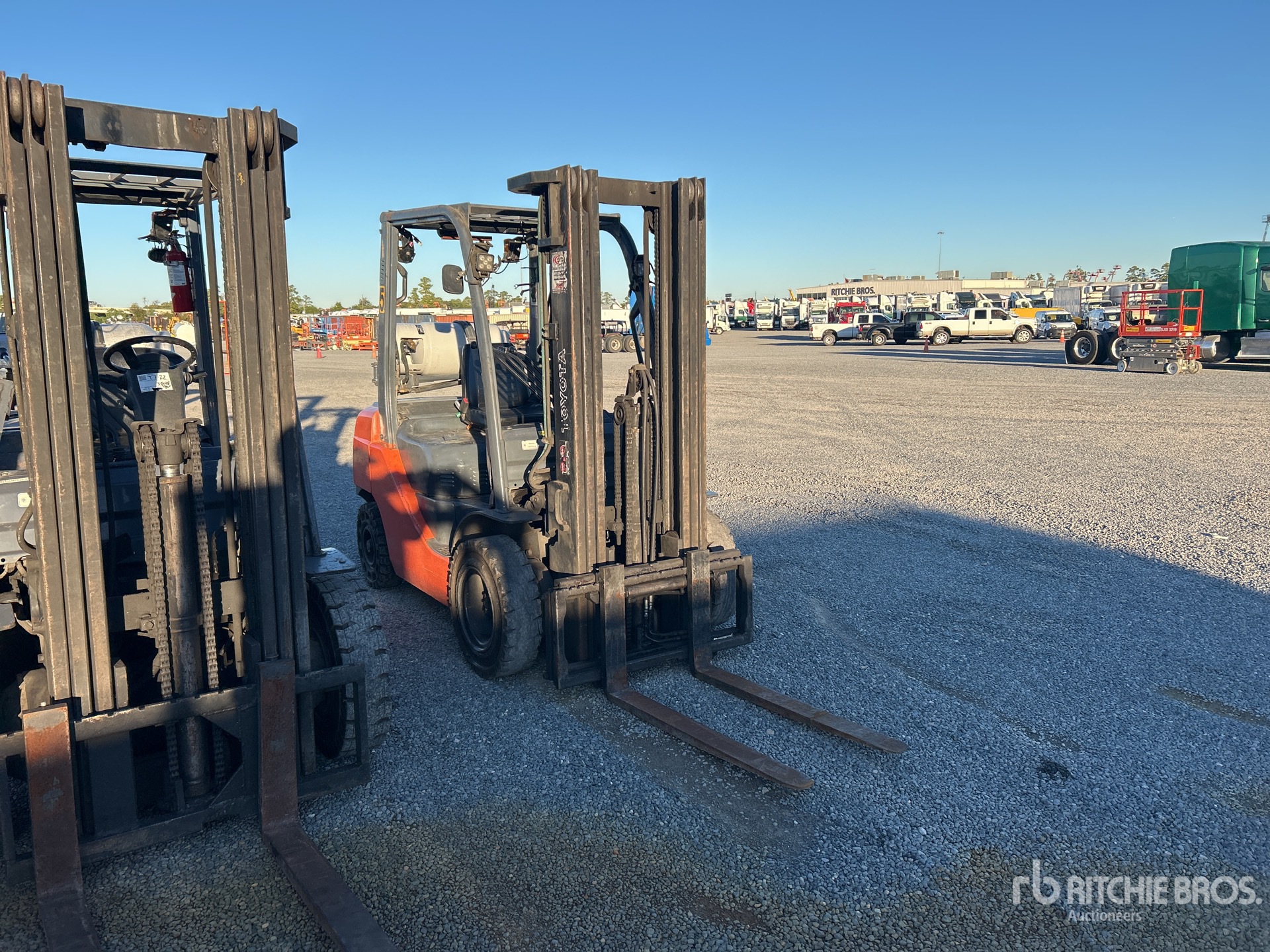 General Appearance with Picture, Right Front Corner