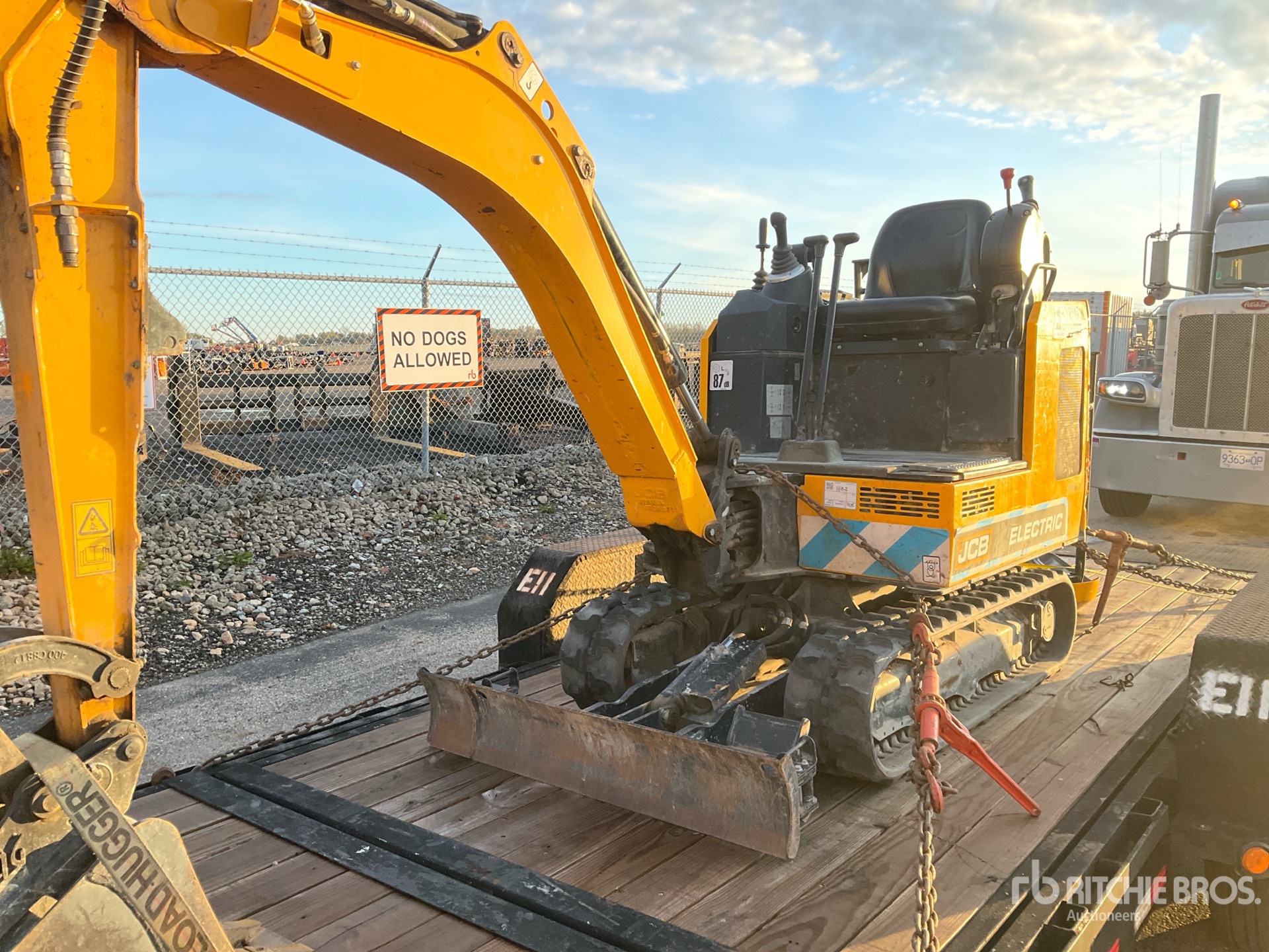 General Appearance with Featured Photo