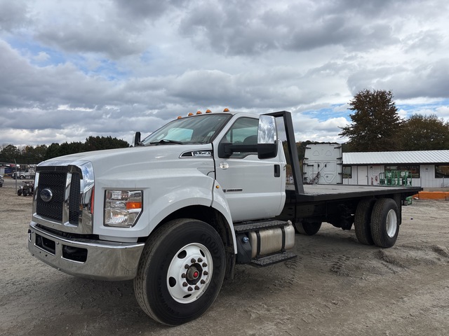 2019 Ford F-750 4x2 Flatbed Truck