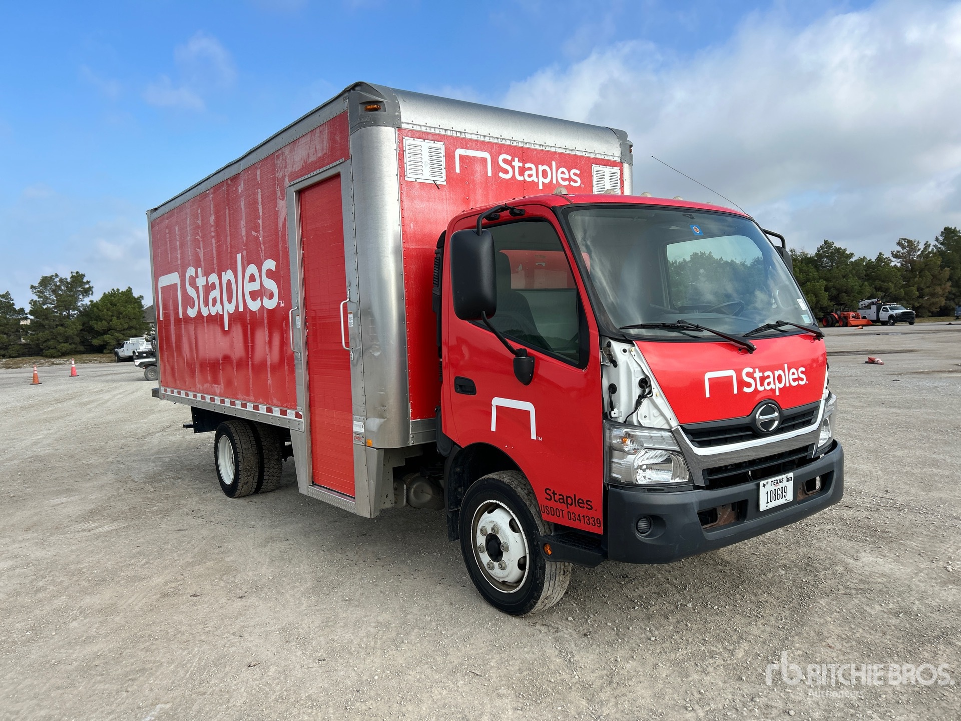 Aspect général with Image, coin avant droit