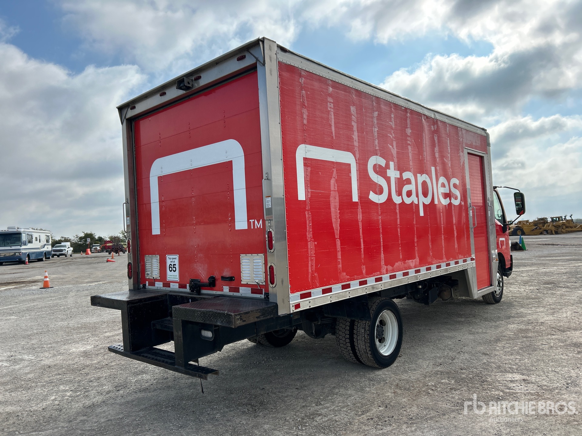 Aspect général with Image, coin arrière droit