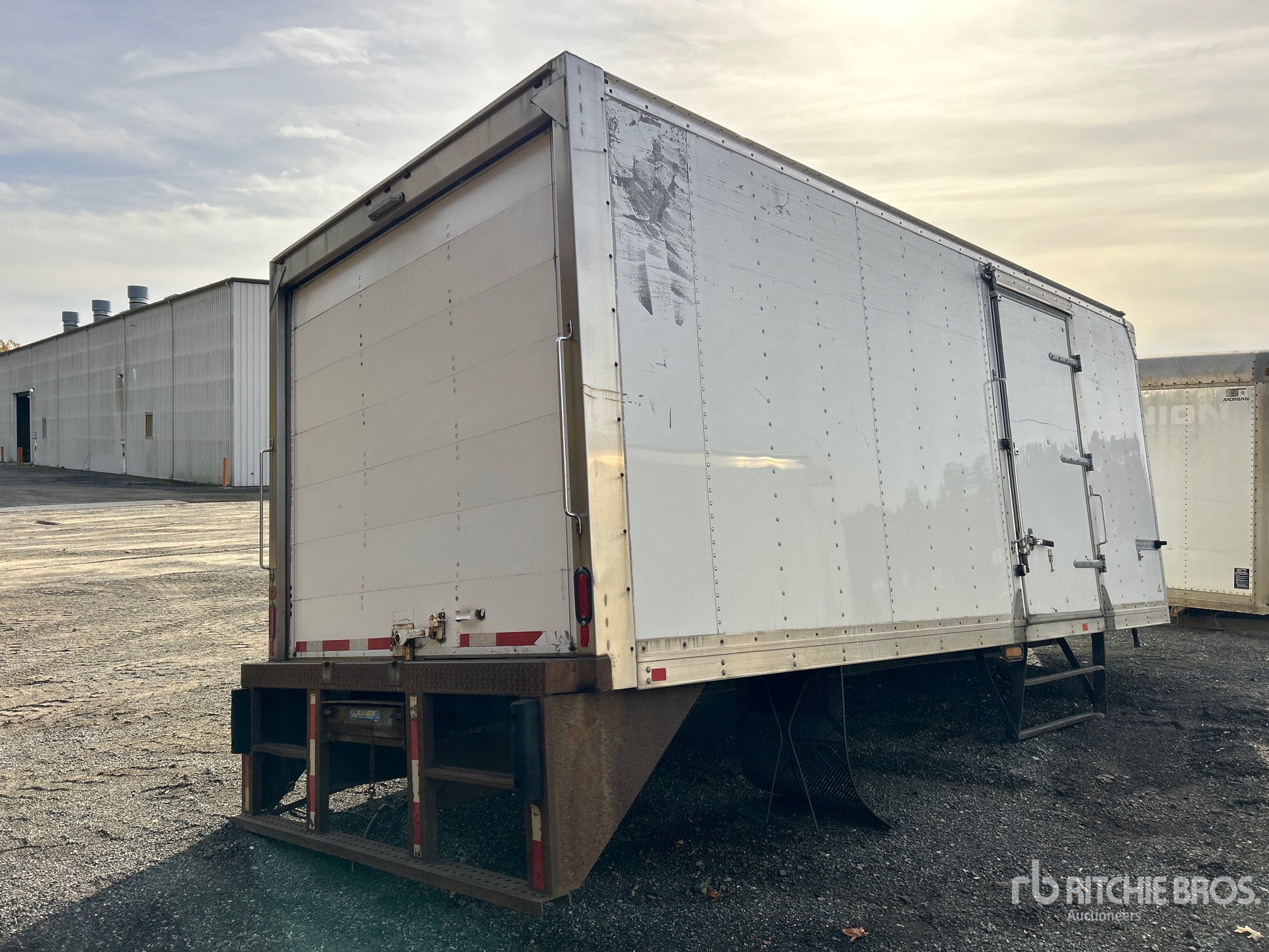 Aspect général with Image, coin arrière droit