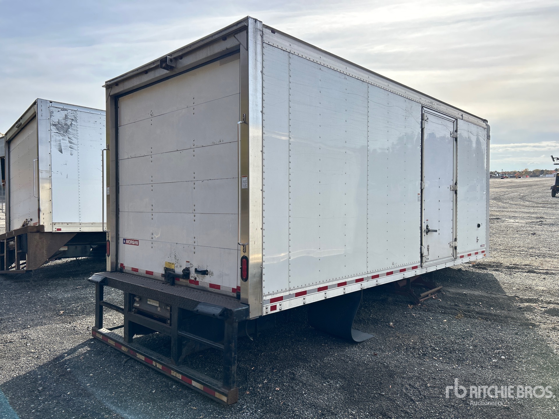 Aspect général with Image, coin arrière droit