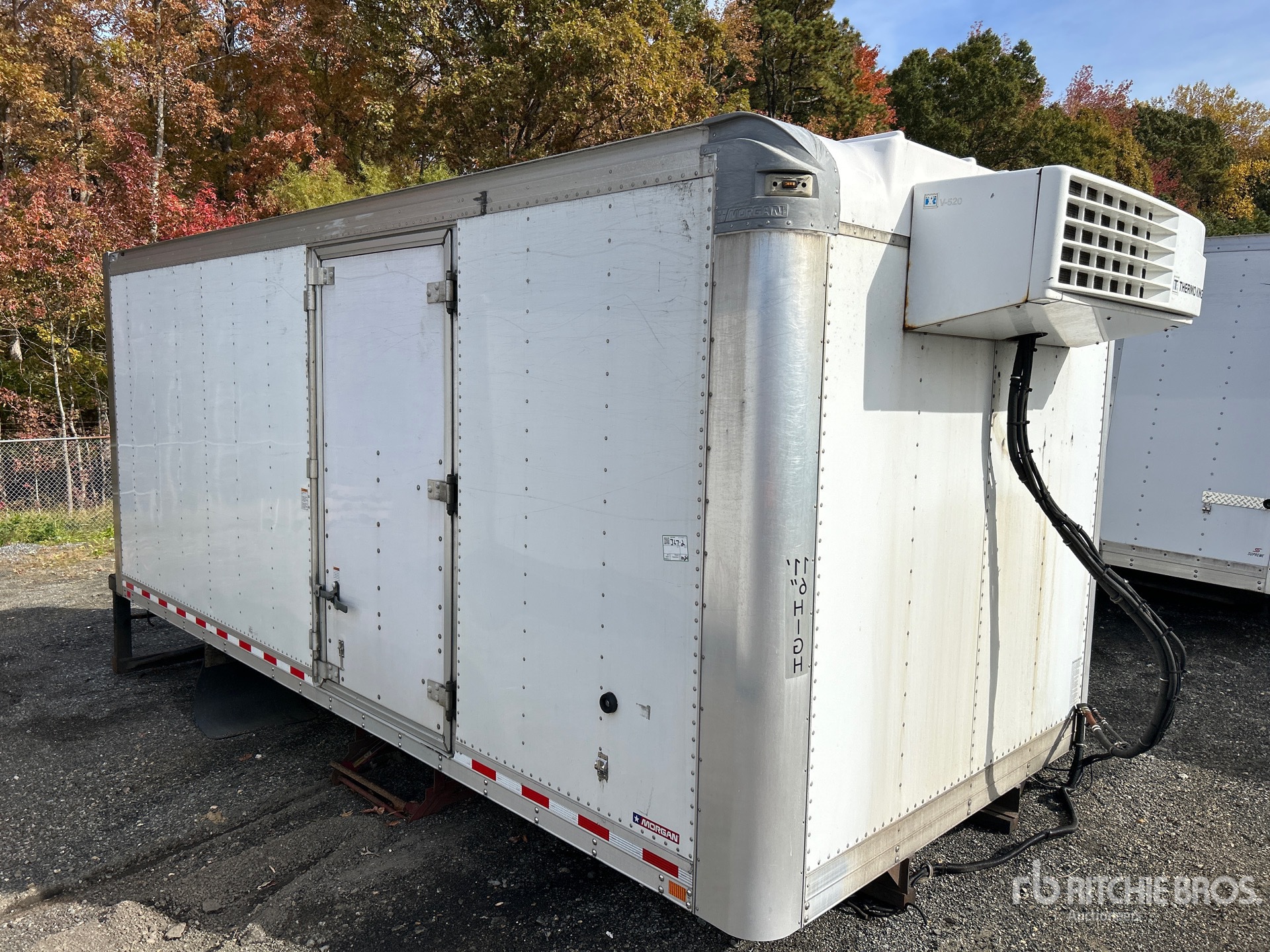 Aspect général with Image, coin avant droit