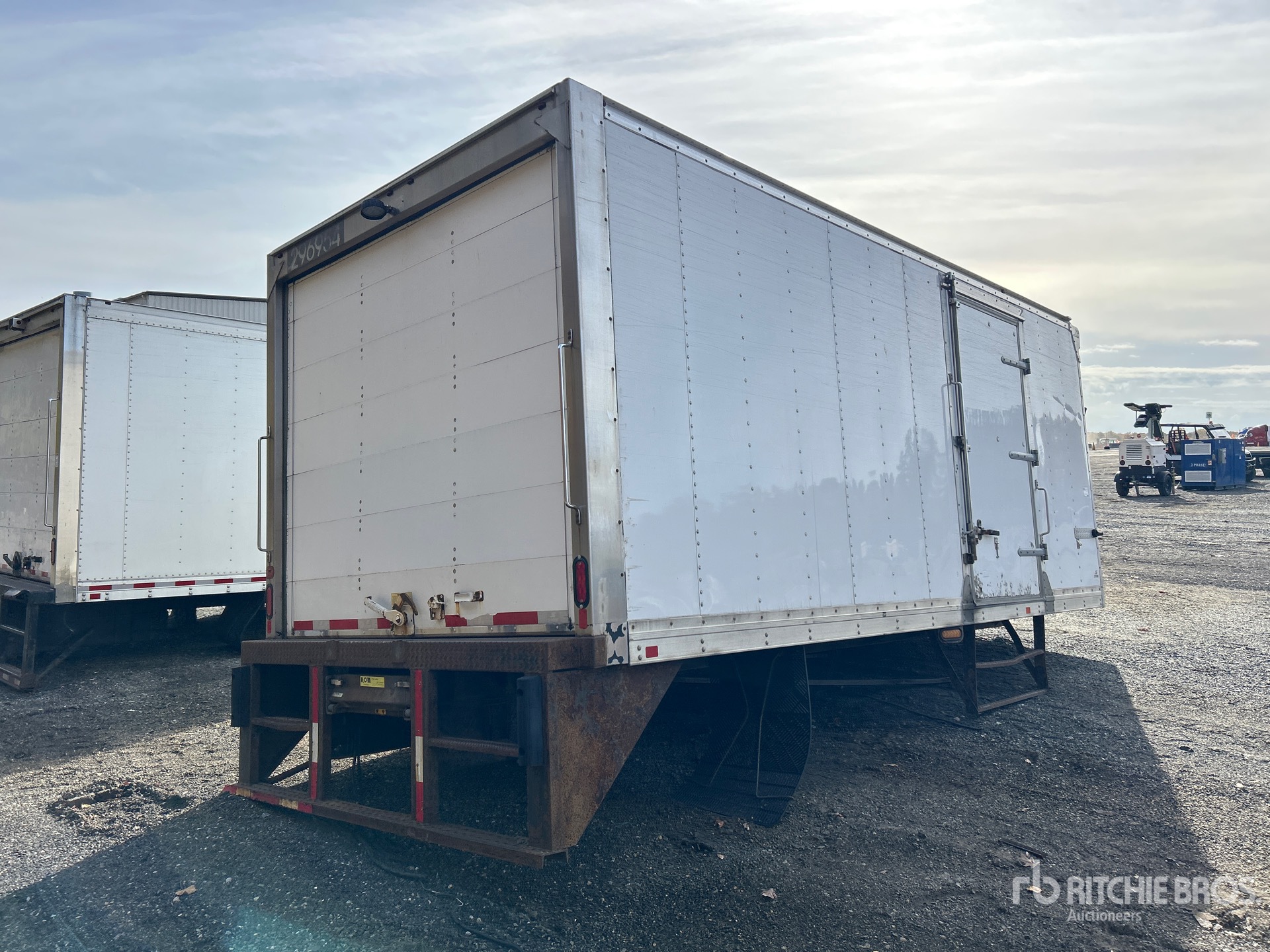 Aspect général with Image, coin arrière droit