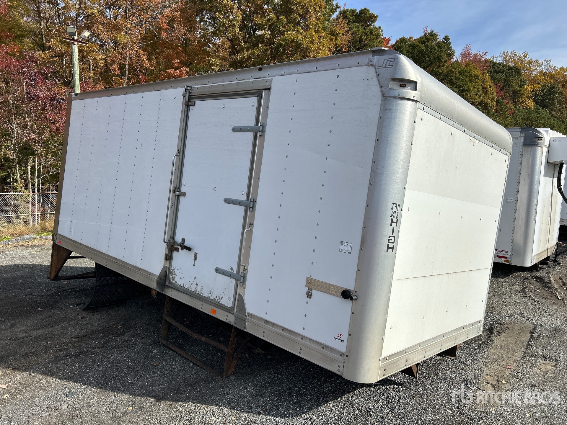 Aspect général with Image, coin avant droit