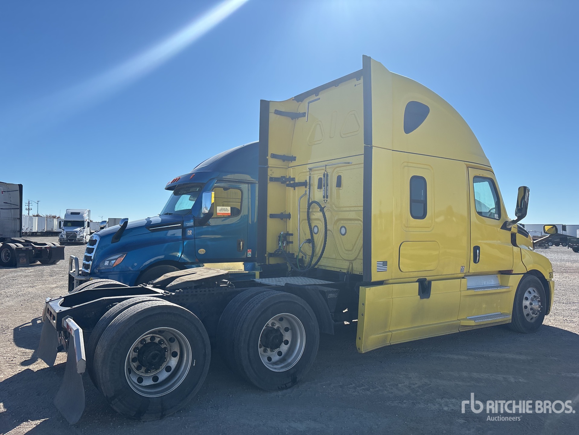 General Appearance with Imagen: esquina trasera derecha