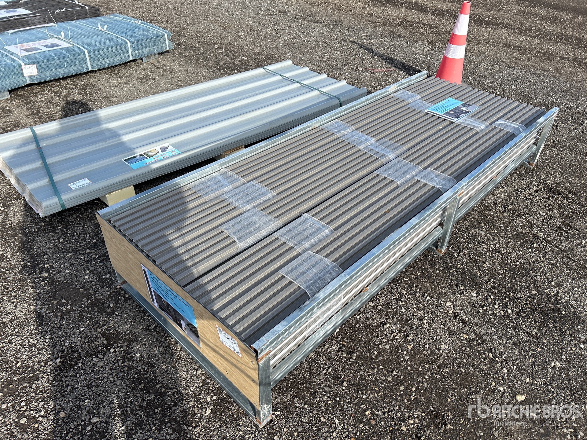 General Appearance with Foto, angolo posteriore sinistro