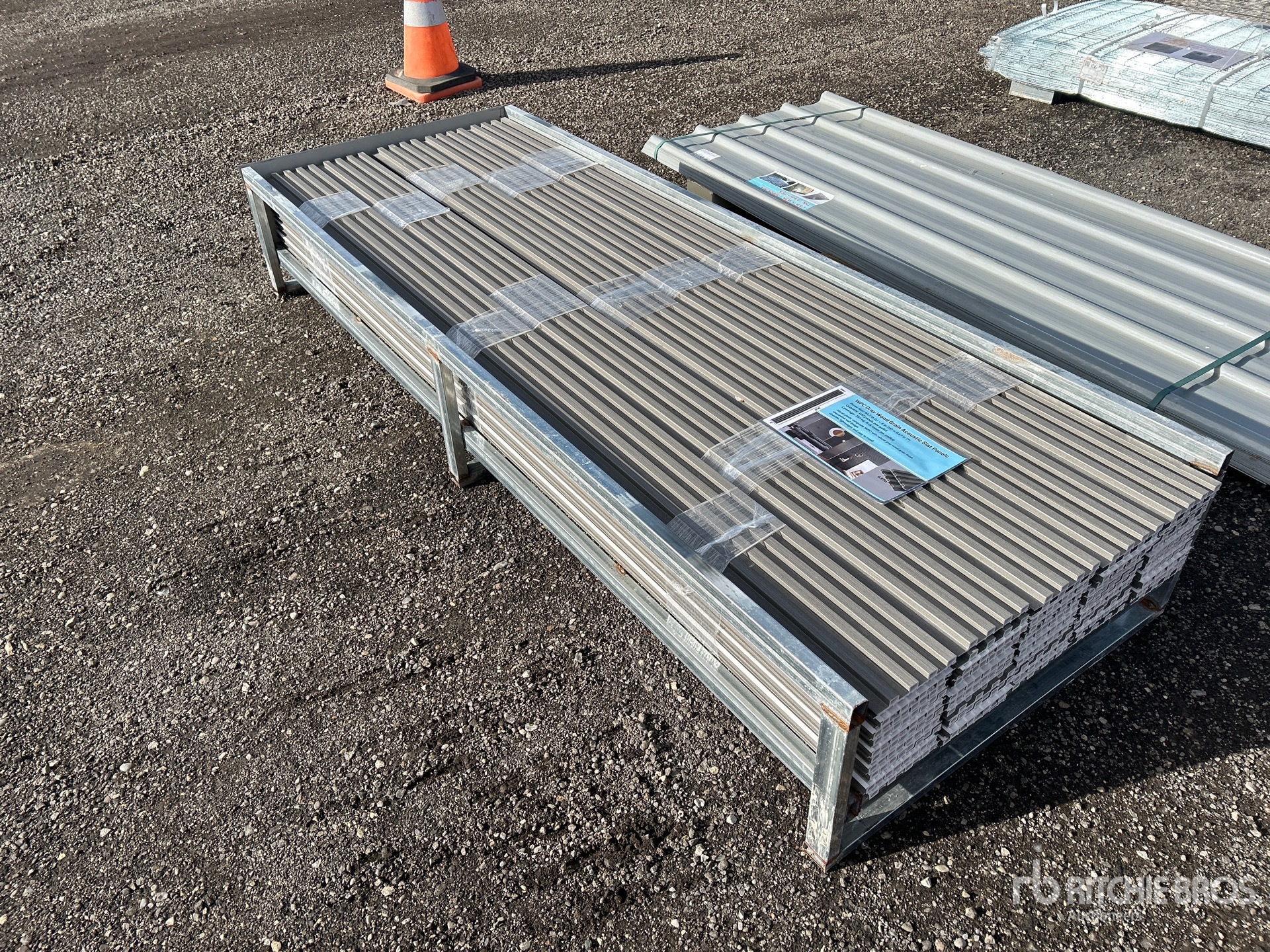 General Appearance with Foto, angolo anteriore sinistro