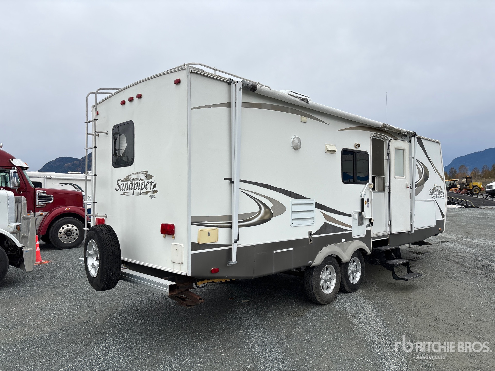 General Appearance with Imagen: esquina trasera derecha