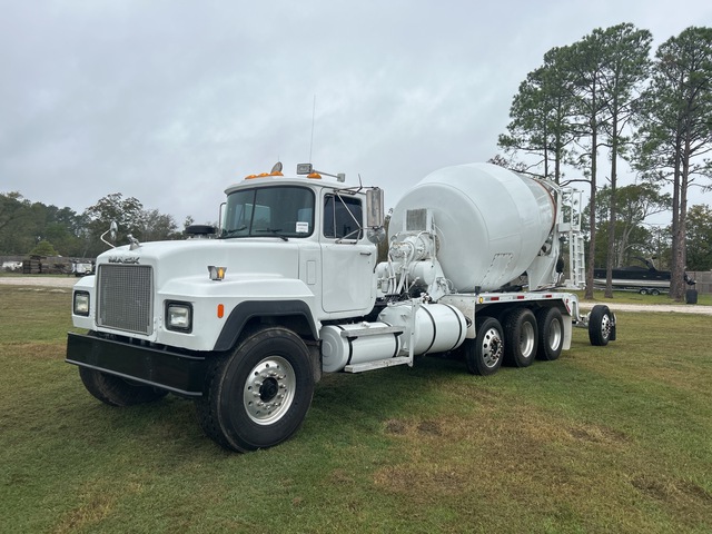 1998 Mack RD690S 10x4 Mixer Truck 1998 Mack RD690S 10x4 Mixer Truck