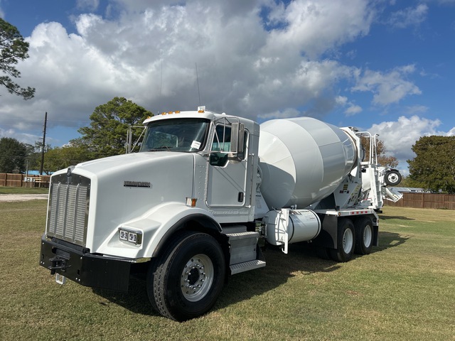 2007 (unverified) Kenworth T800 6x4 Mixer Truck