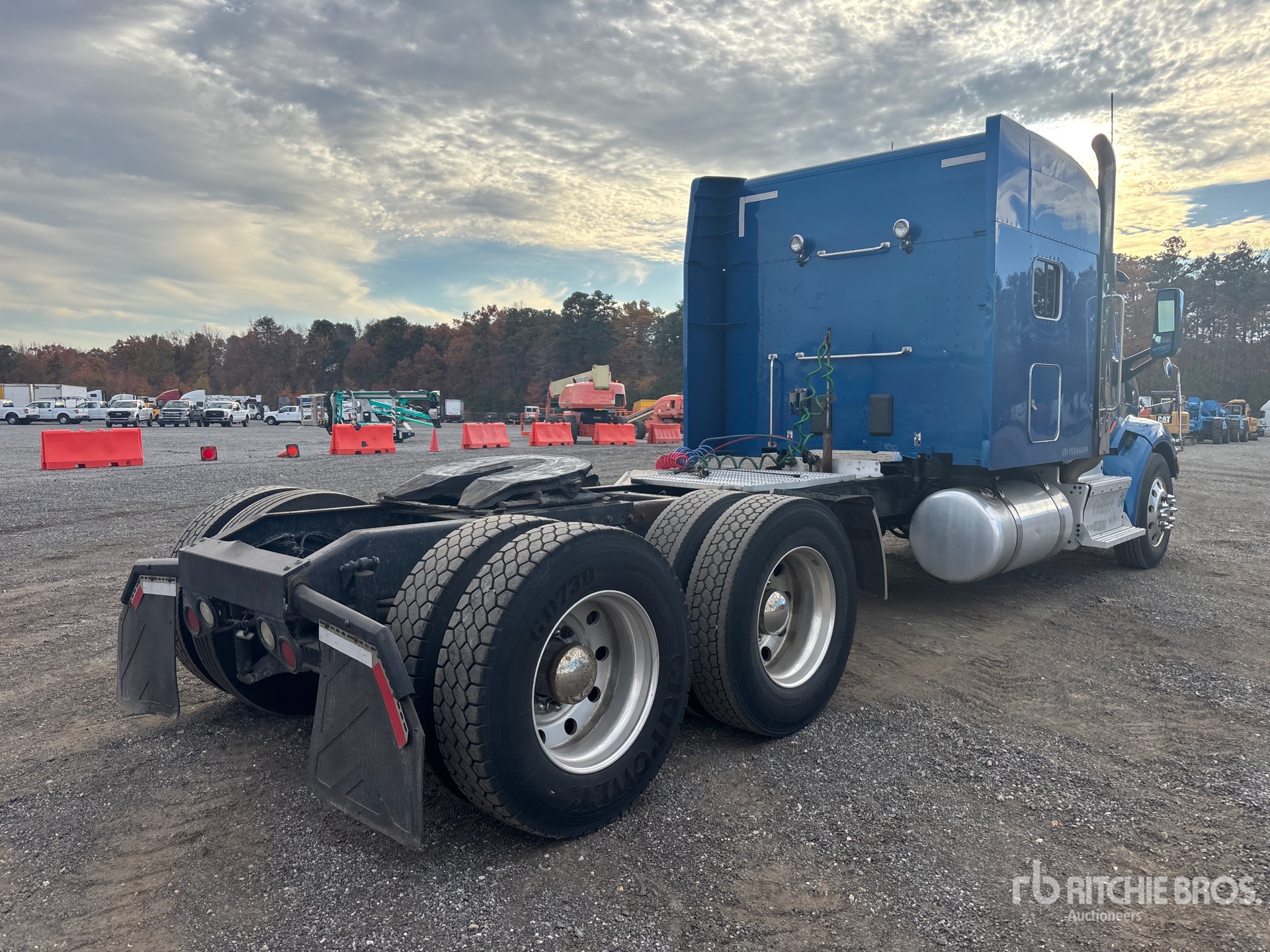 General Appearance with Foto, angolo anteriore sinistro