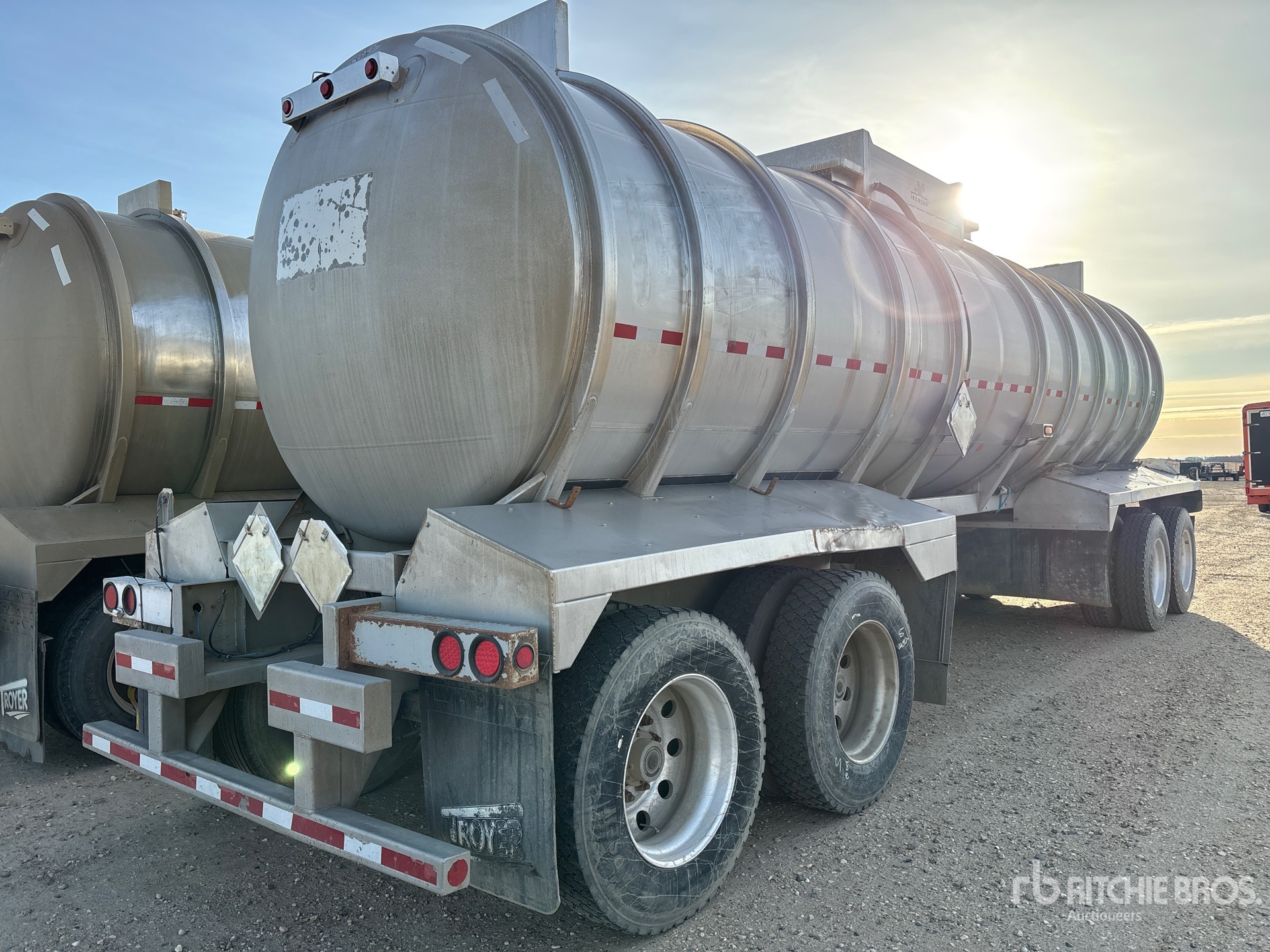 Aspect général with Image, coin arrière droit