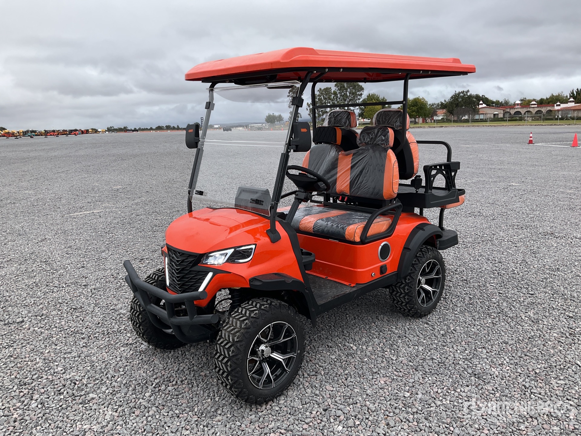 General Appearance with Bild, Ecke vorne links