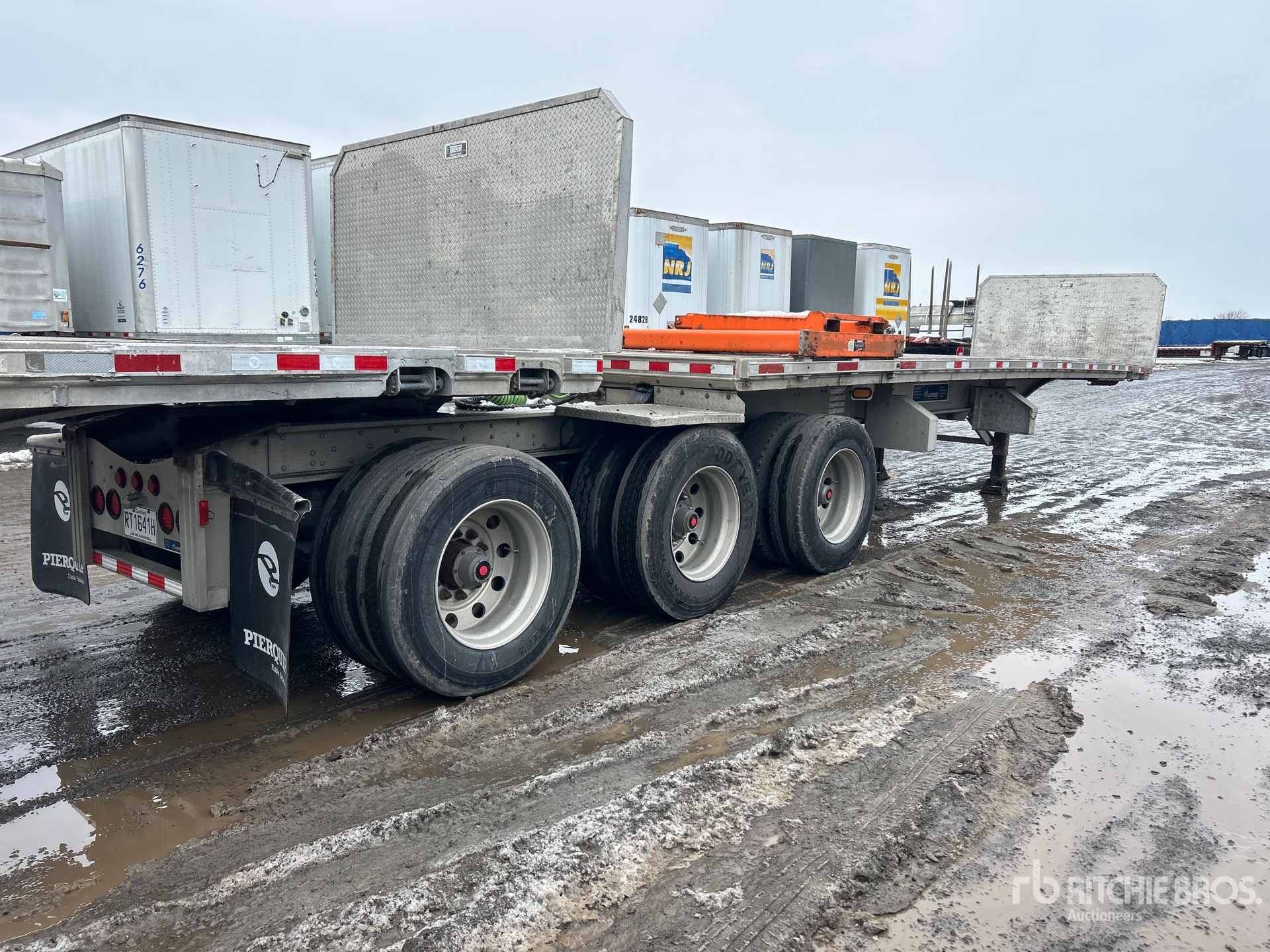 General Appearance with Bild, Ecke hinten rechts