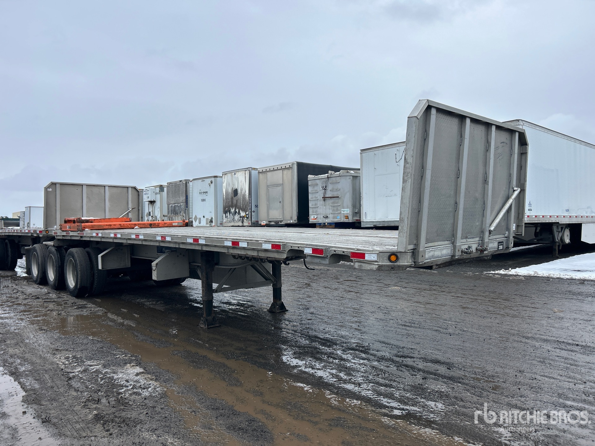 General Appearance with Bild, Ecke vorne rechts