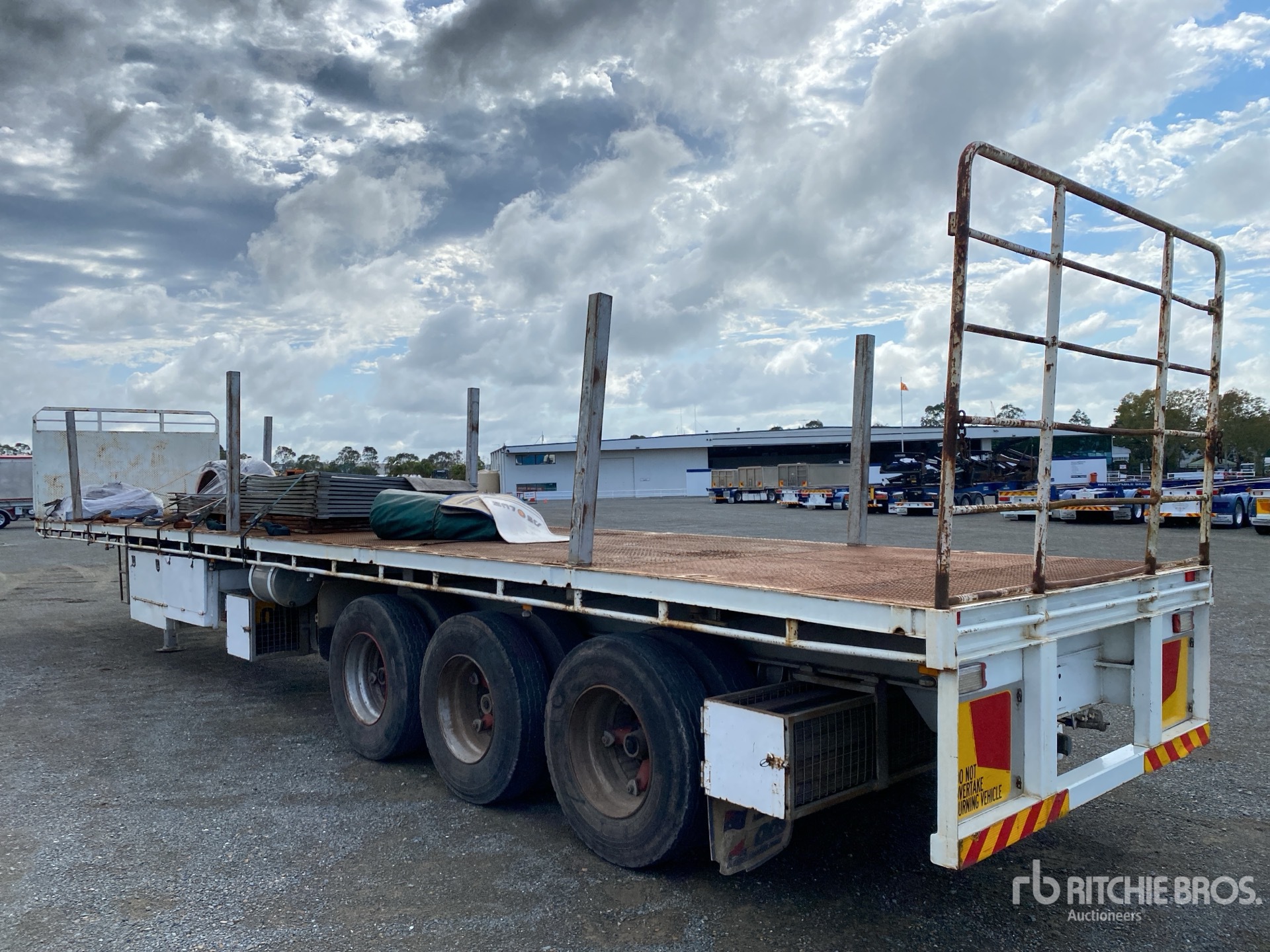 General Appearance with Imagen: esquina trasera derecha