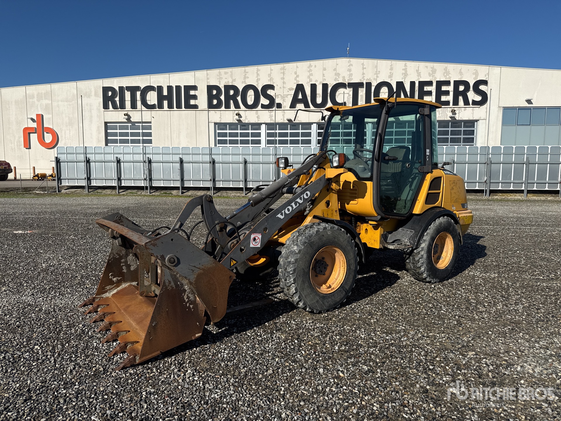 General Appearance with Bild, Ecke vorne links