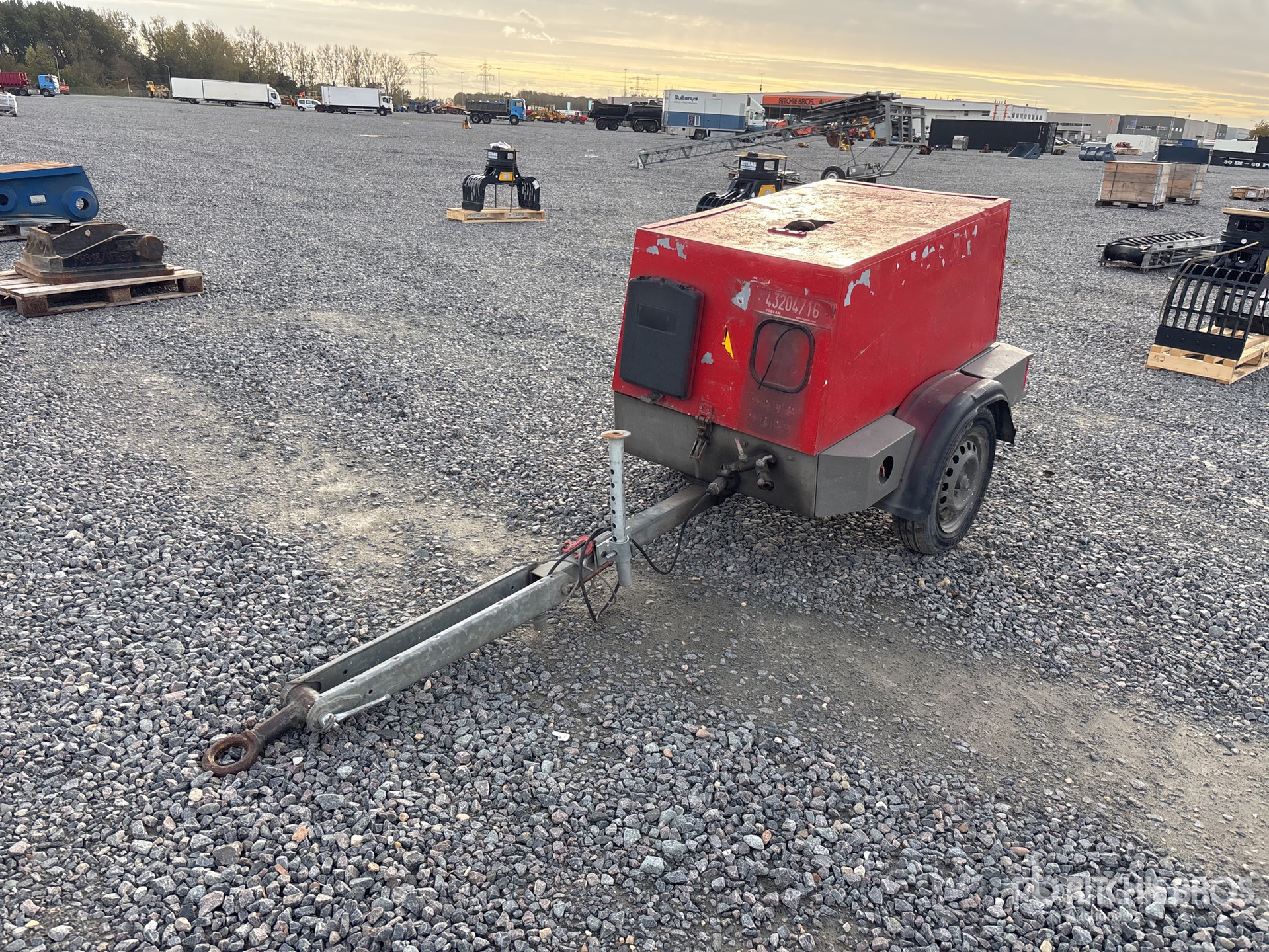 General Appearance with Picture, Right Rear Corner