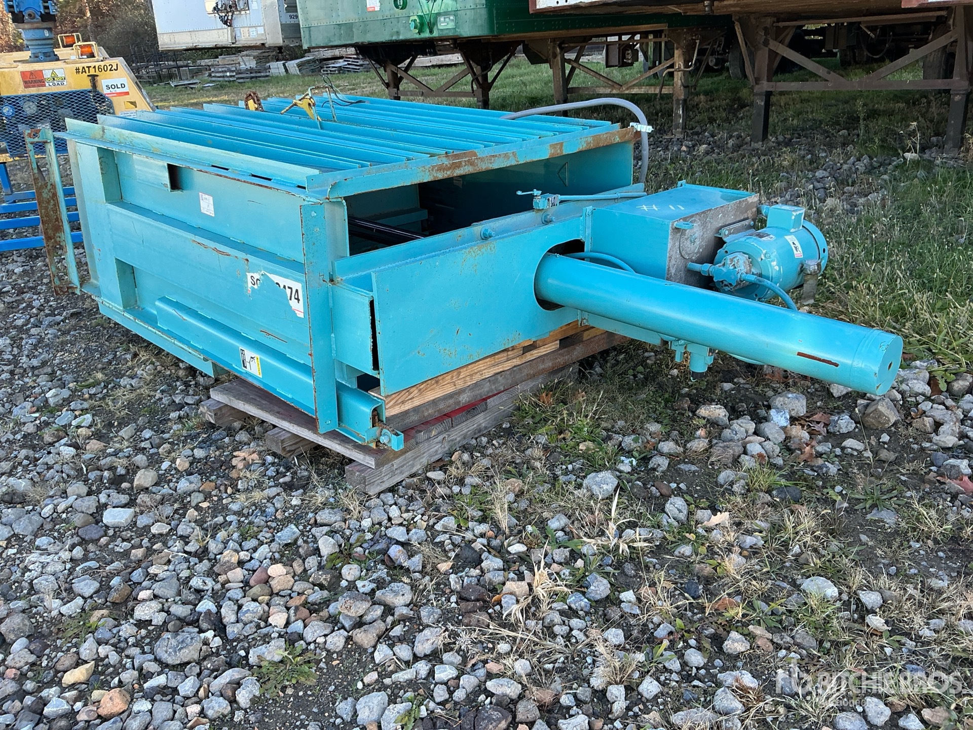 General Appearance with Image, coin avant droit