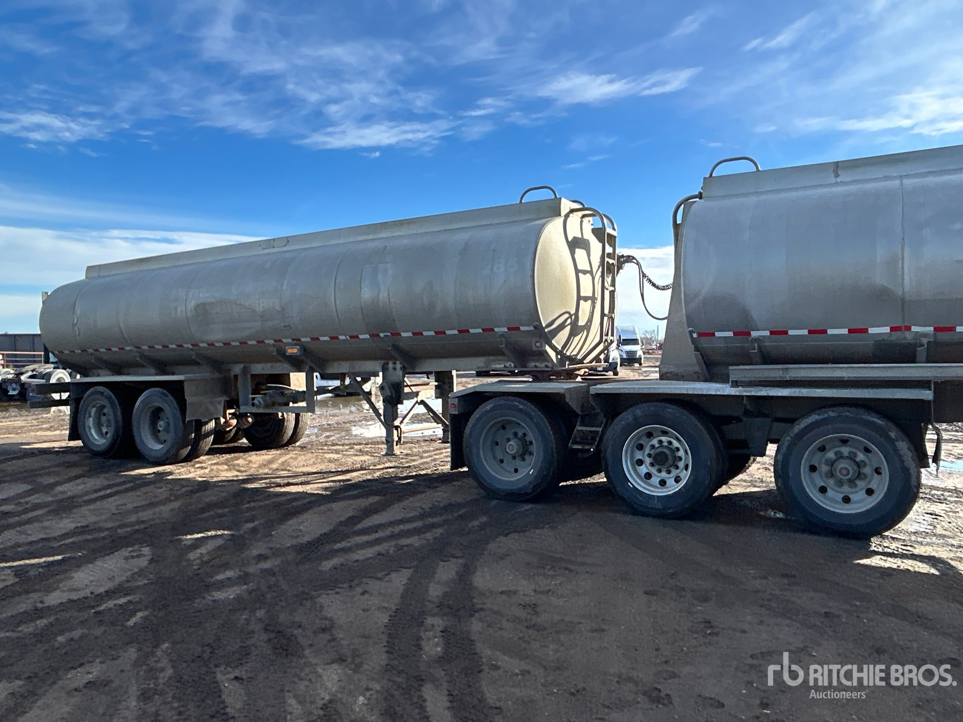 Aspect général with Image, coin avant droit