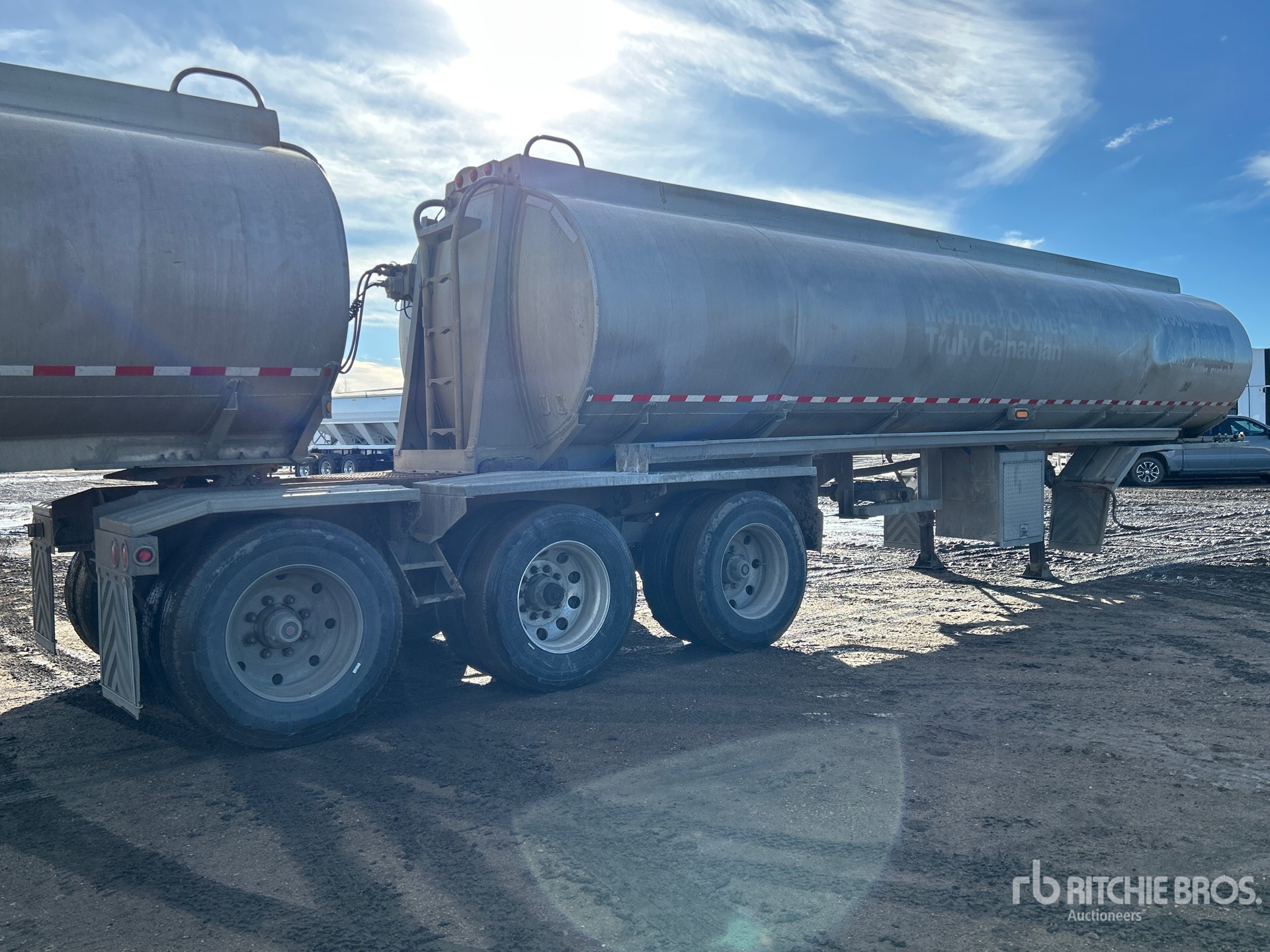 Aspect général with Image, coin arrière droit