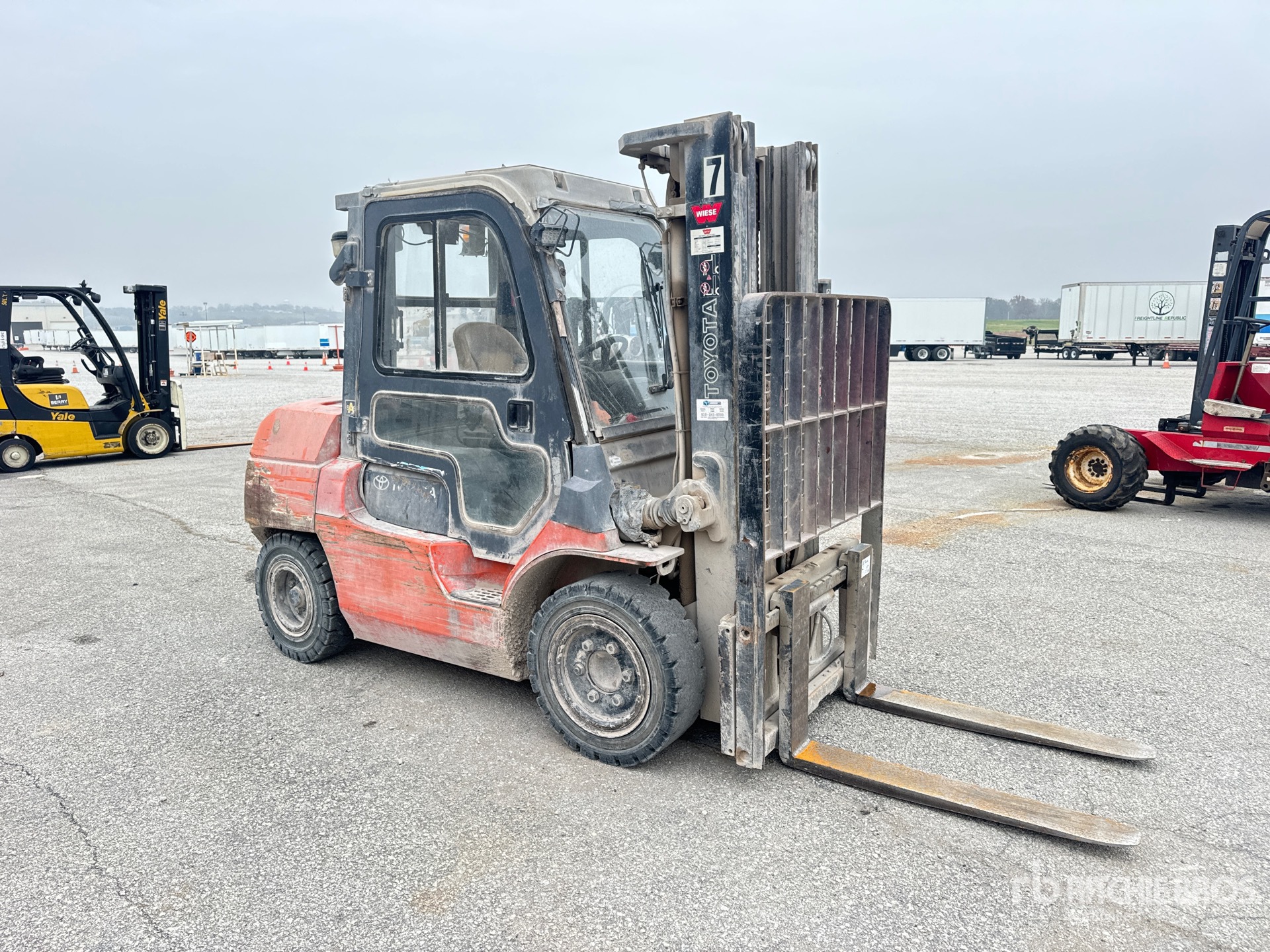 General Appearance with Picture, Right Front Corner