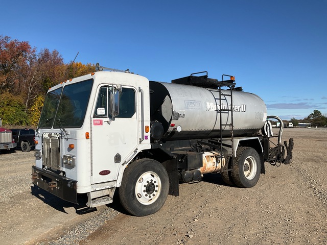 2001 Rosco Maximizer II 1850 gal on 2001 Peterbilt 320 4x2 Asphalt Distributor Truck