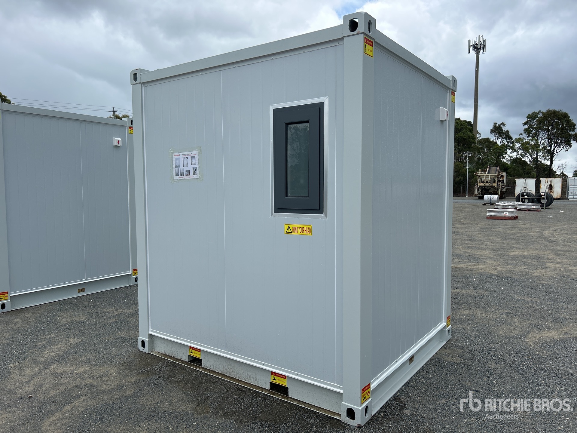 Aspect général with Image, coin arrière droit