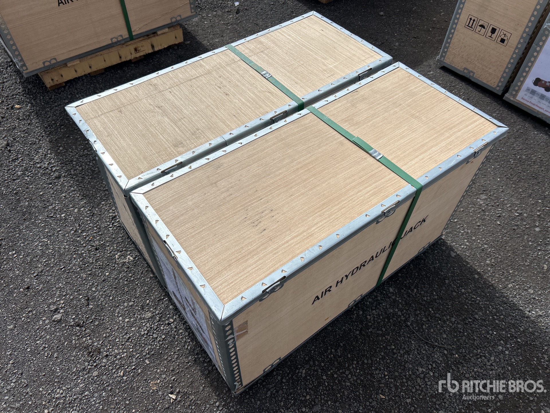 General Appearance with Foto, angolo posteriore sinistro