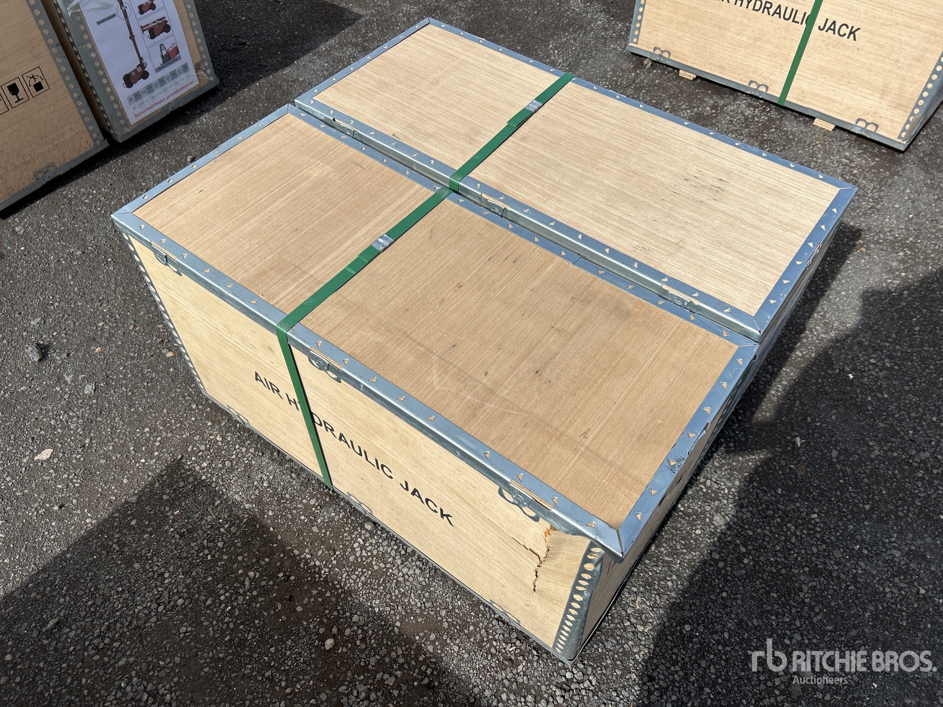 General Appearance with Foto, angolo anteriore sinistro