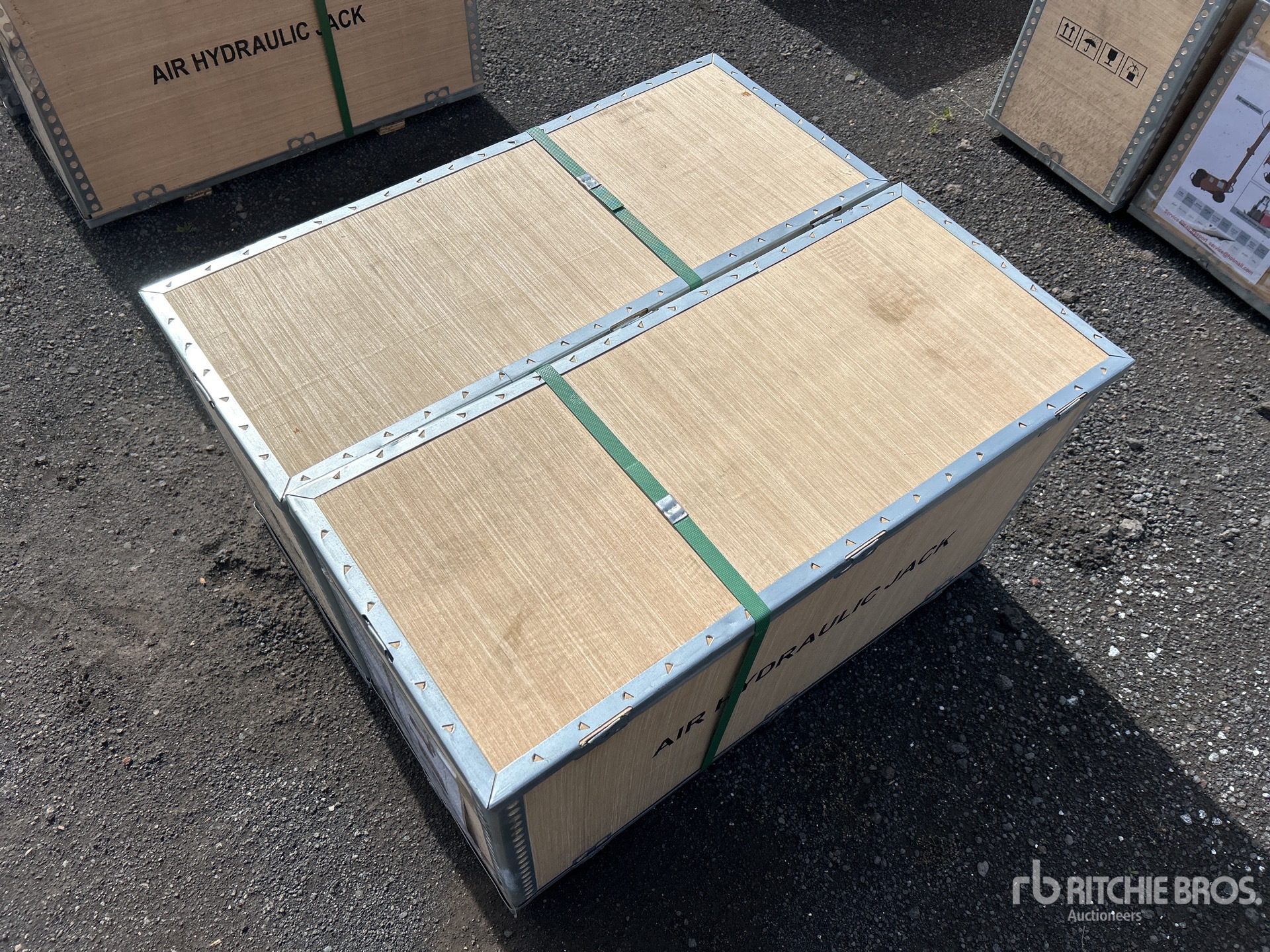 General Appearance with Foto, angolo posteriore sinistro