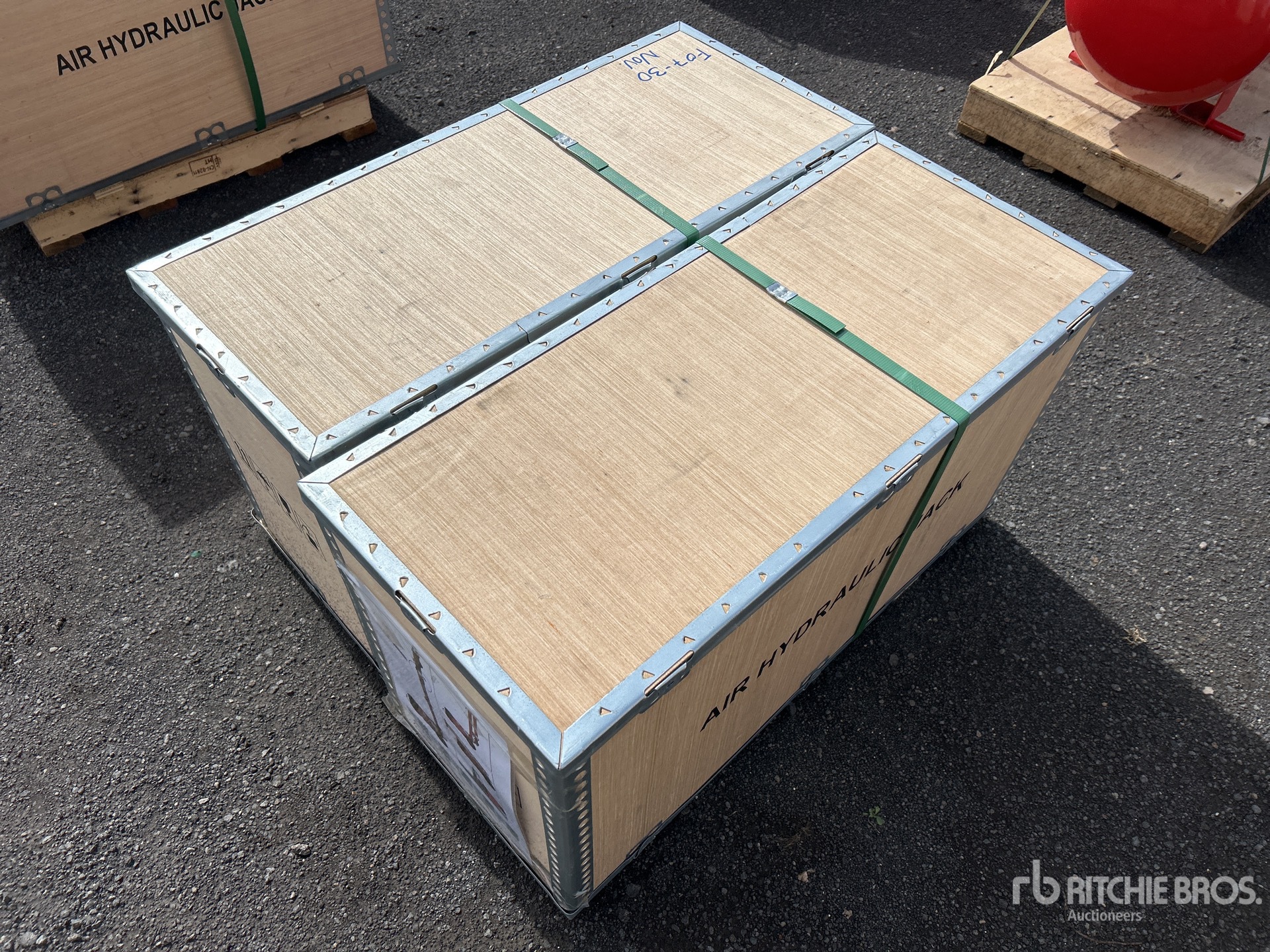 General Appearance with Foto, angolo posteriore sinistro