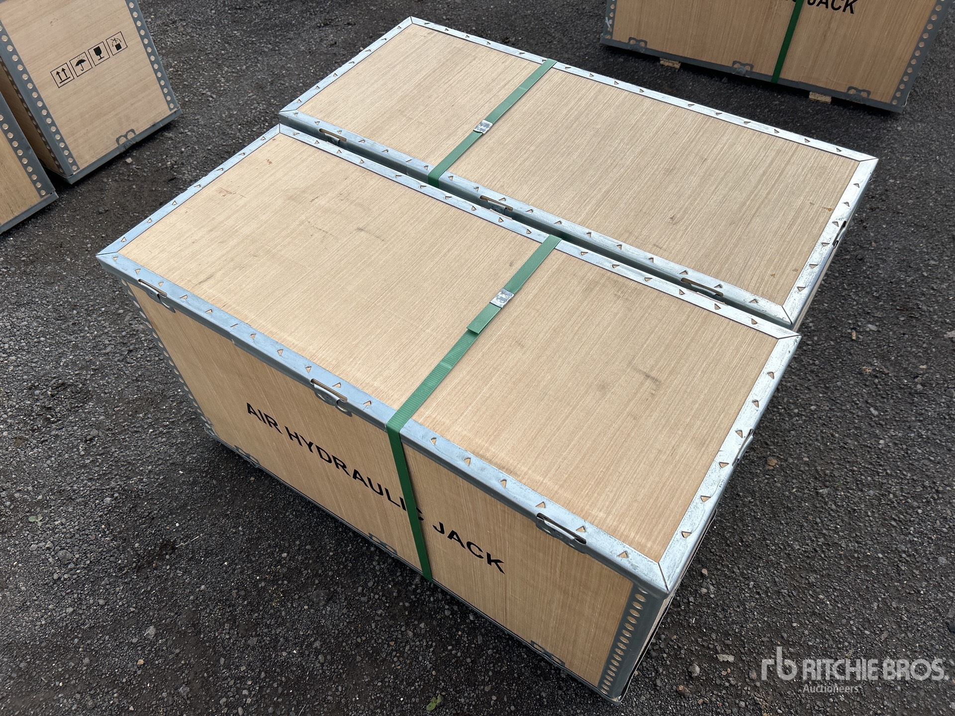 General Appearance with Foto, angolo anteriore sinistro