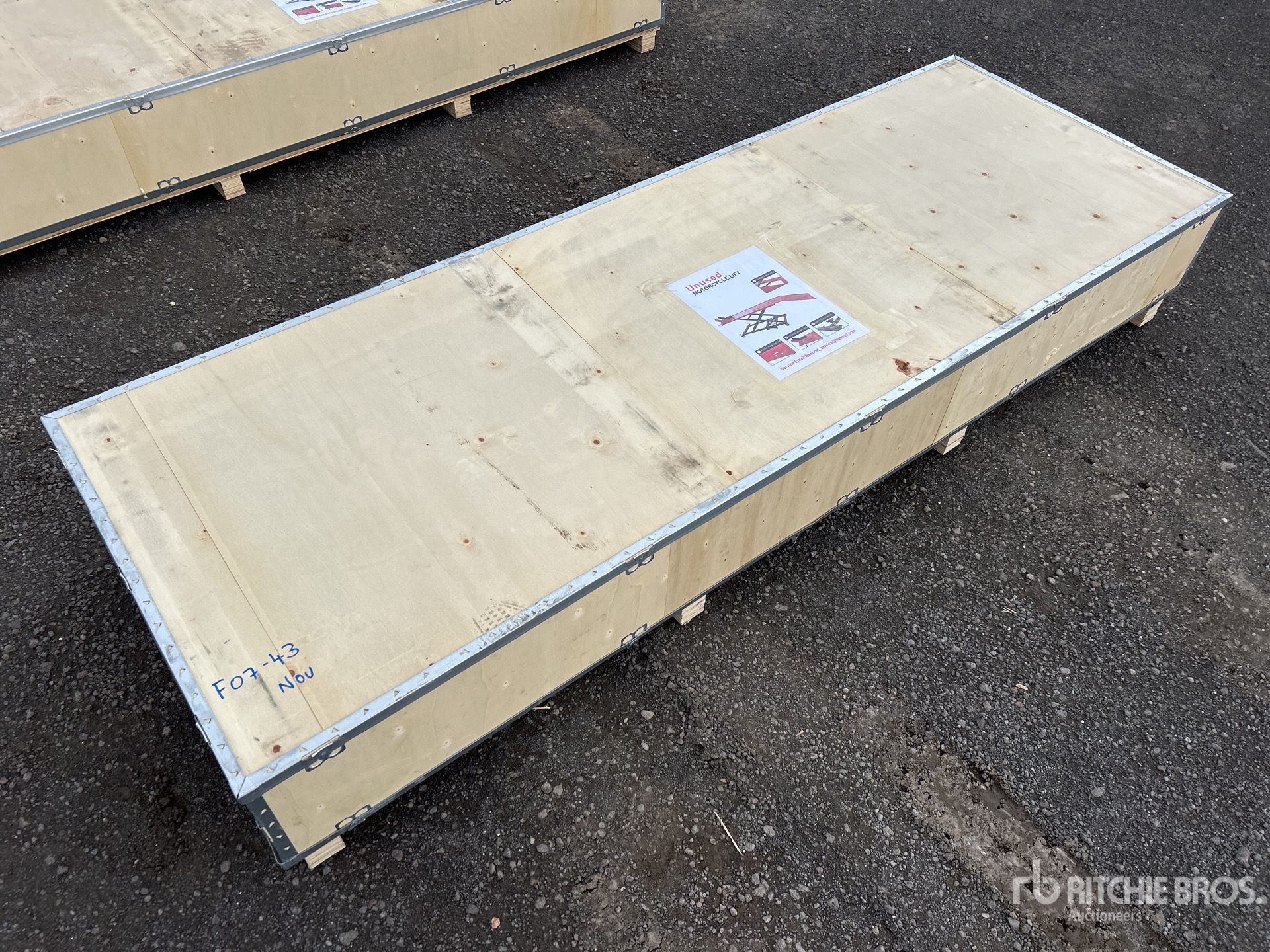 General Appearance with Picture, Right Front Corner