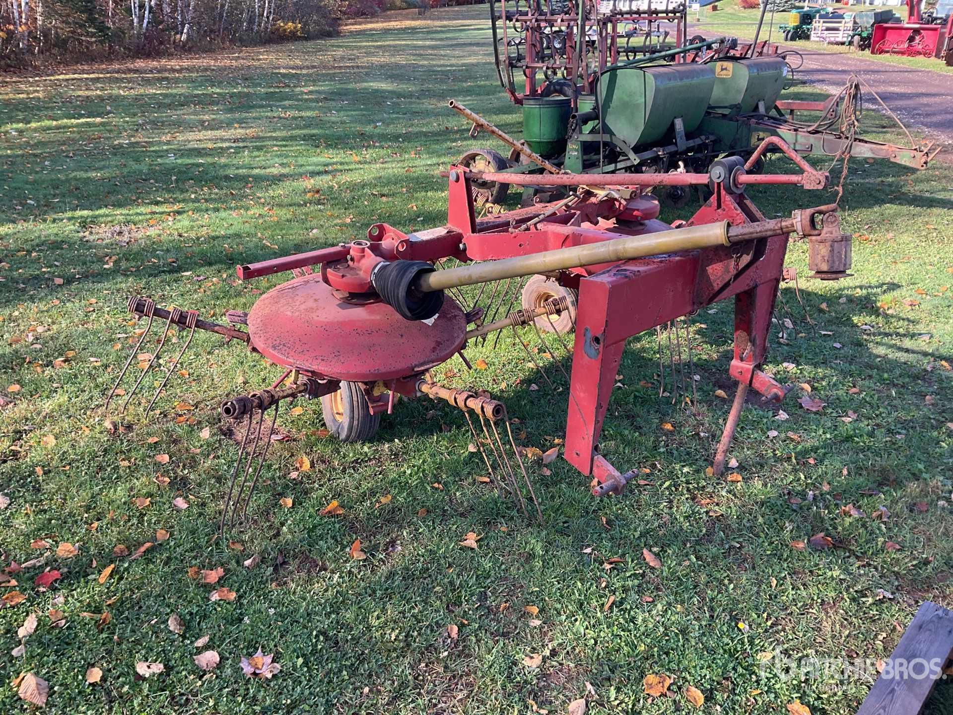 General Appearance with Bild, Ecke vorne rechts