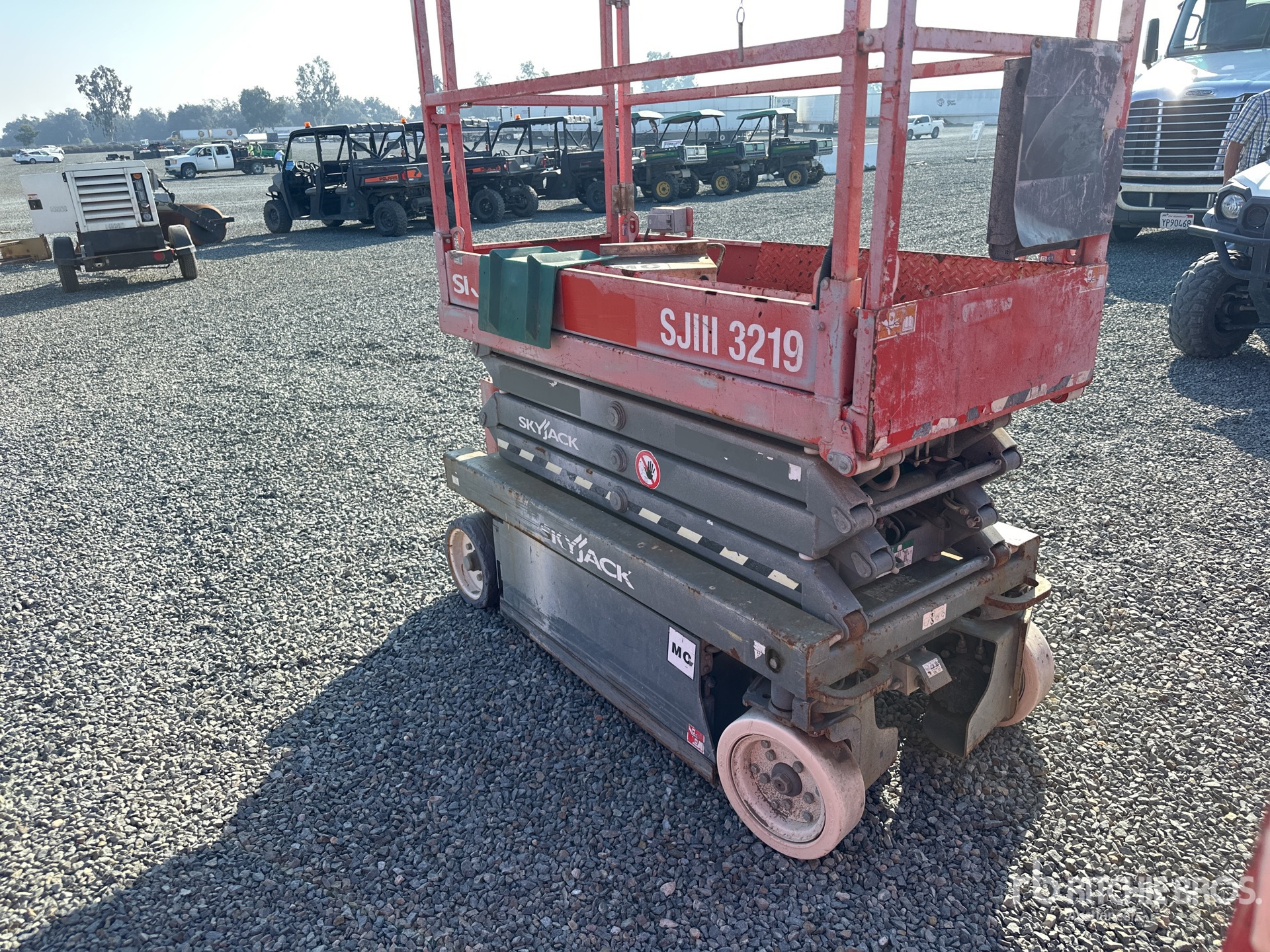 General Appearance with Picture, Right Front Corner