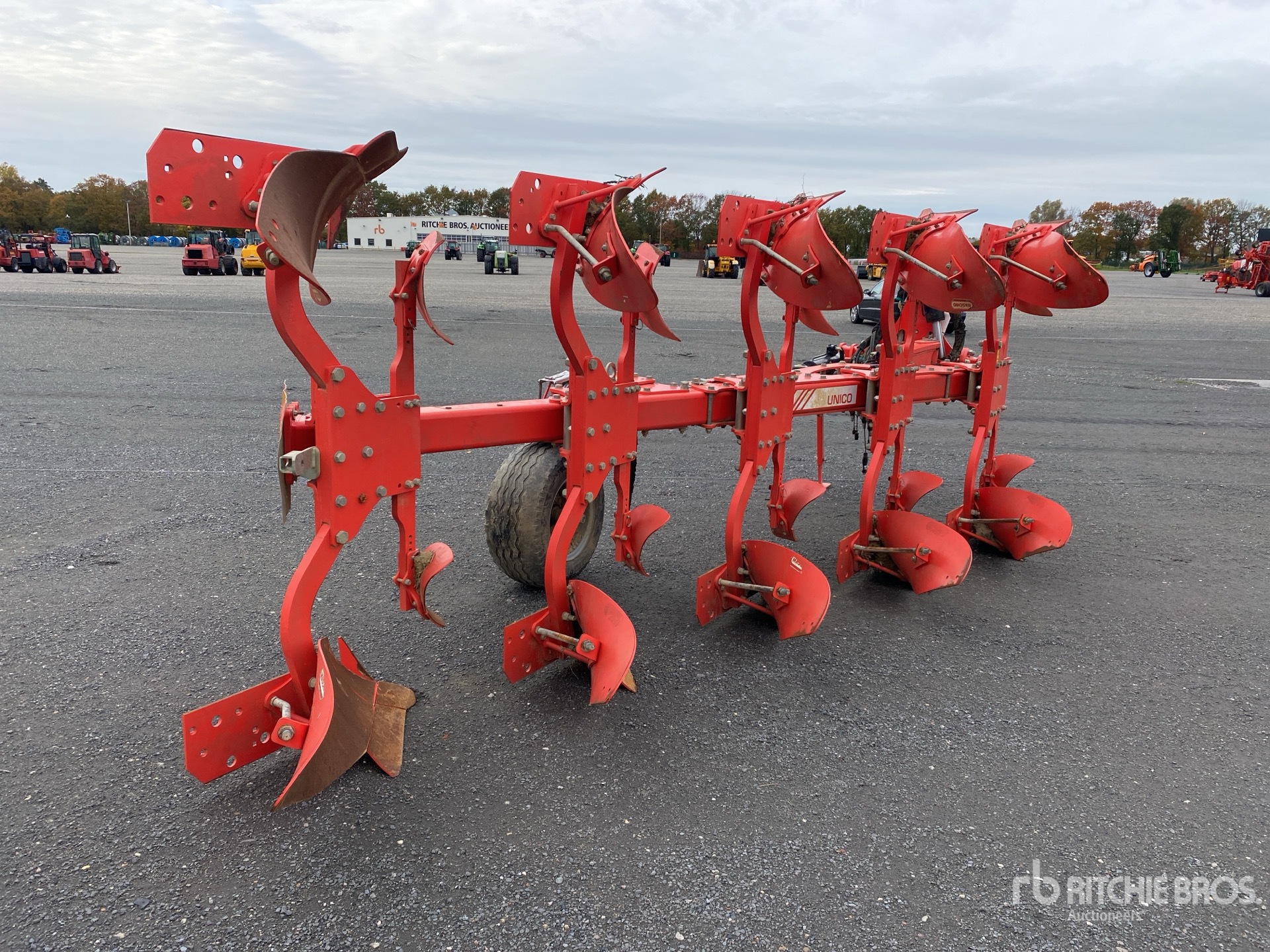 Aspect général with Image, coin arrière droit