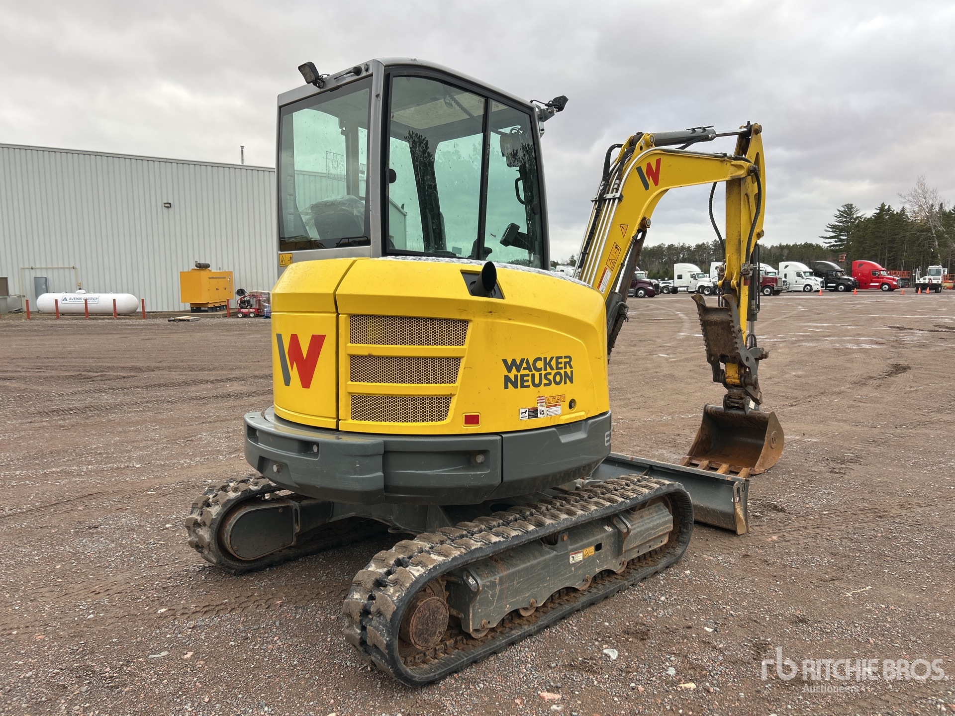 General Appearance with Picture, Right Rear Corner