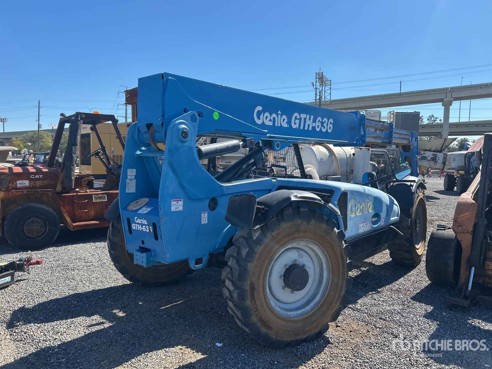 General Appearance with Foto, angolo anteriore sinistro