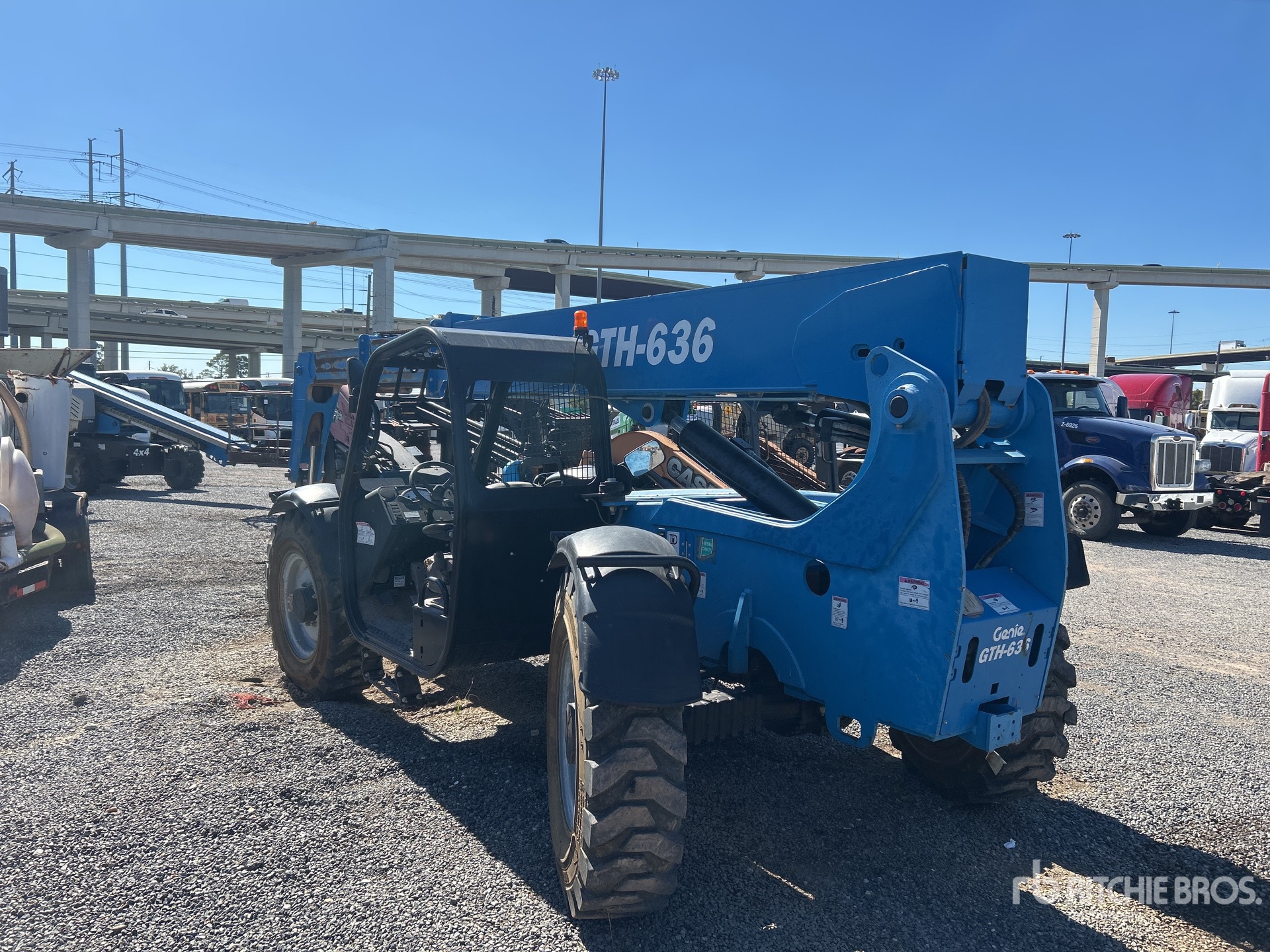 General Appearance with Foto, angolo posteriore sinistro