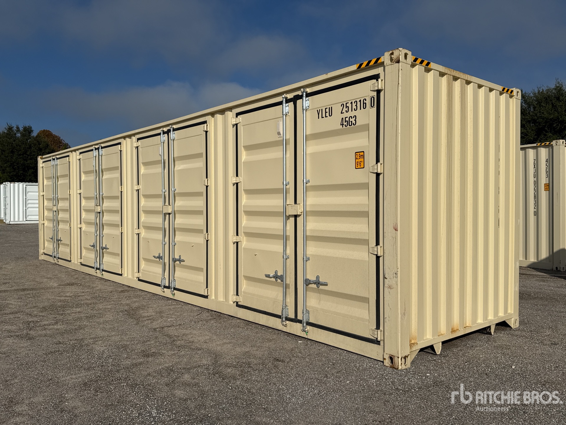 General Appearance with Image, coin avant gauche