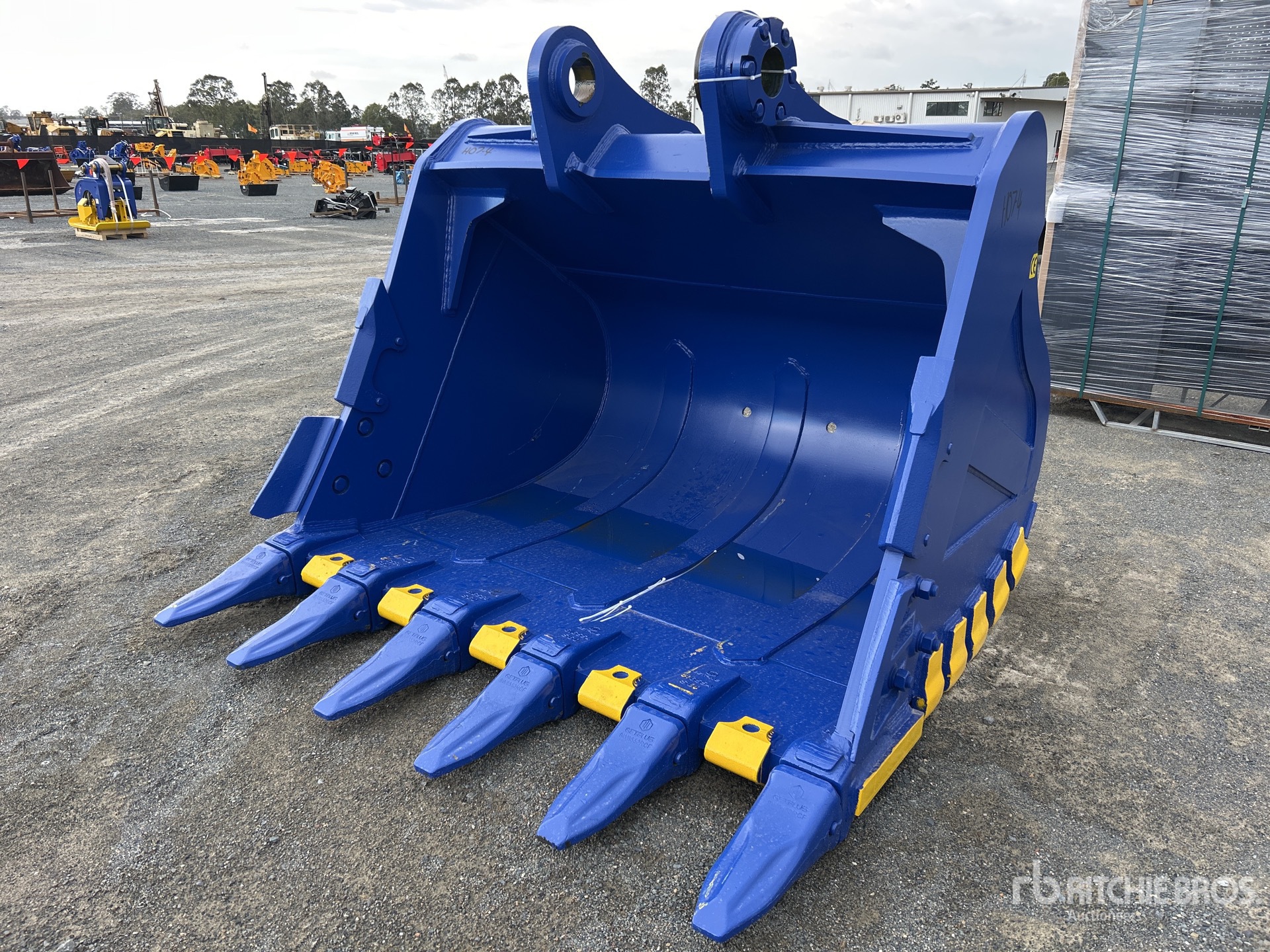 General Appearance with Bild, Ecke vorne links