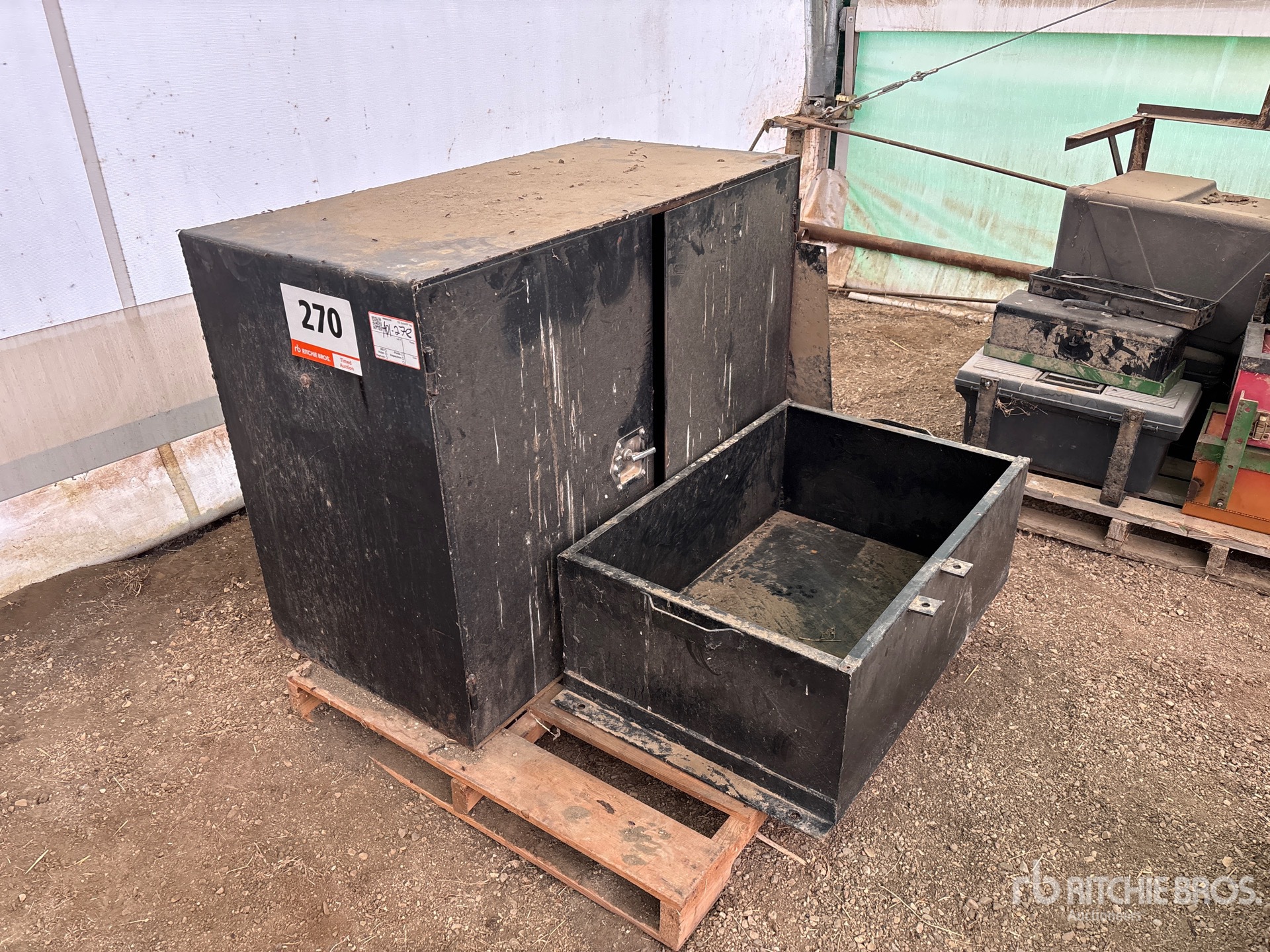 General Appearance with Picture, Left Front Corner