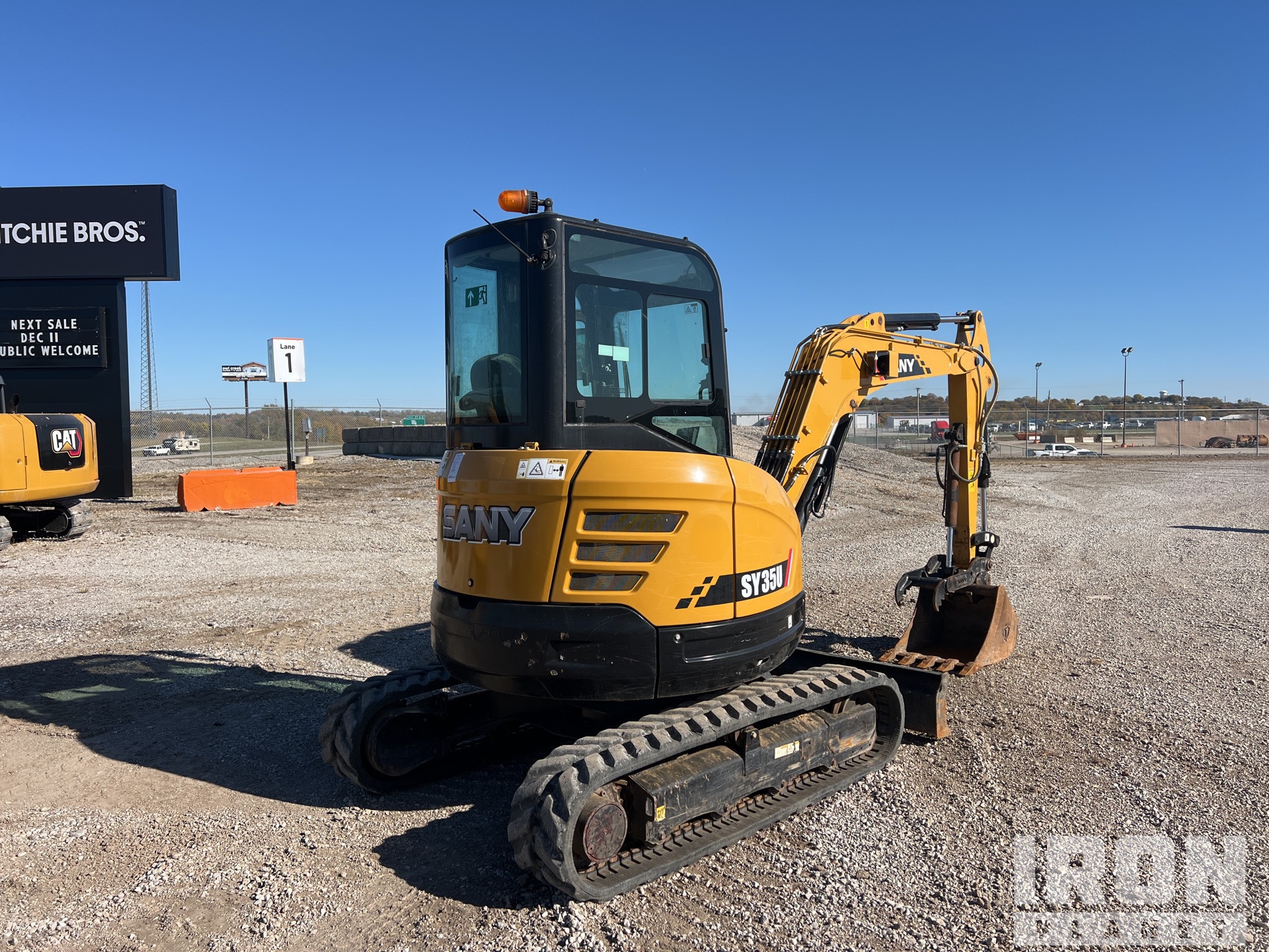 Aspect général with Image, coin arrière droit